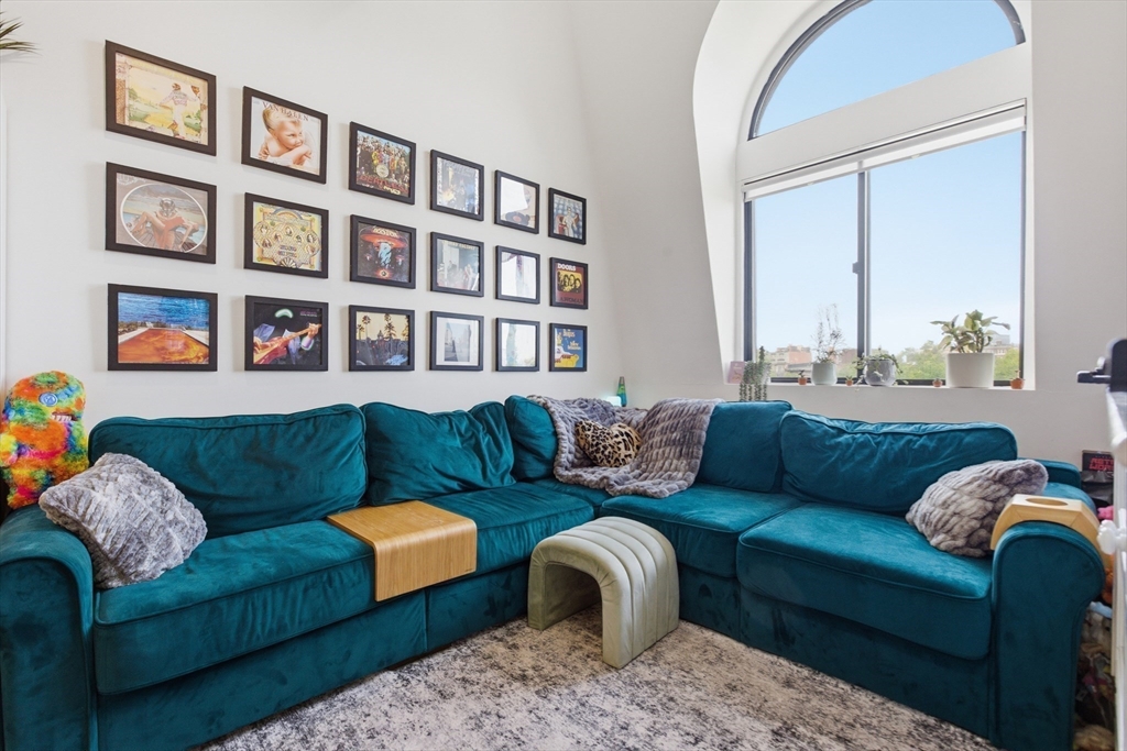 160 Commonwealth Ave # 520
