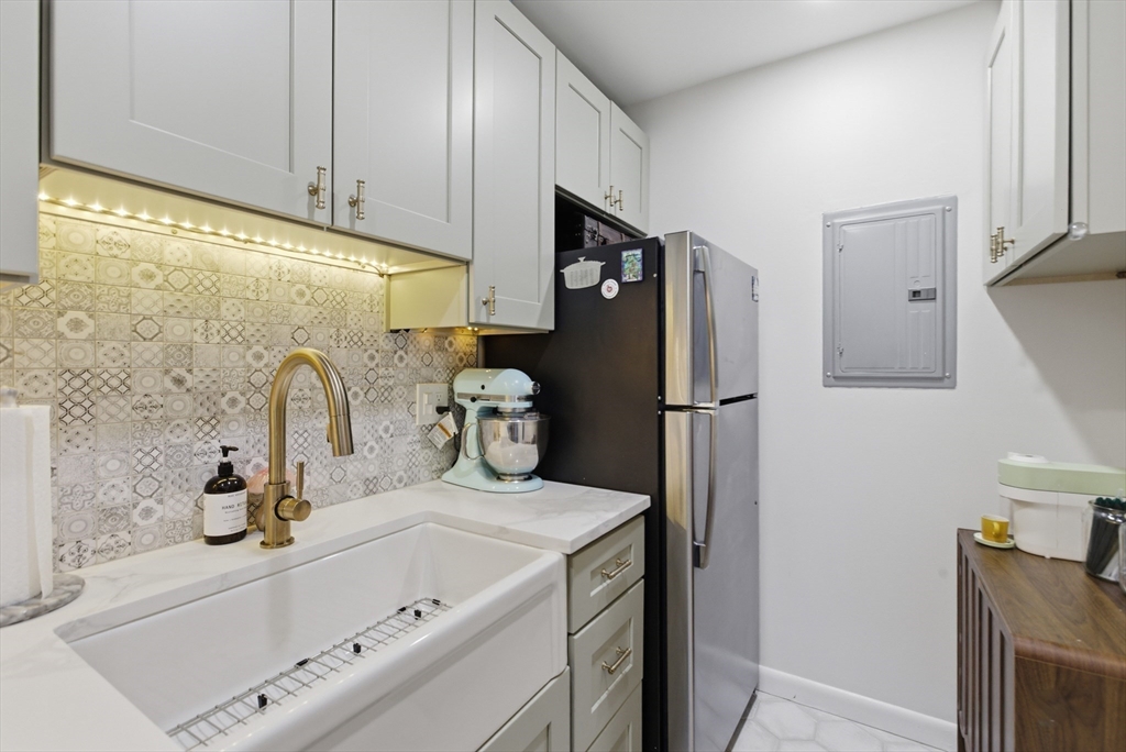 160 Commonwealth Ave # 520