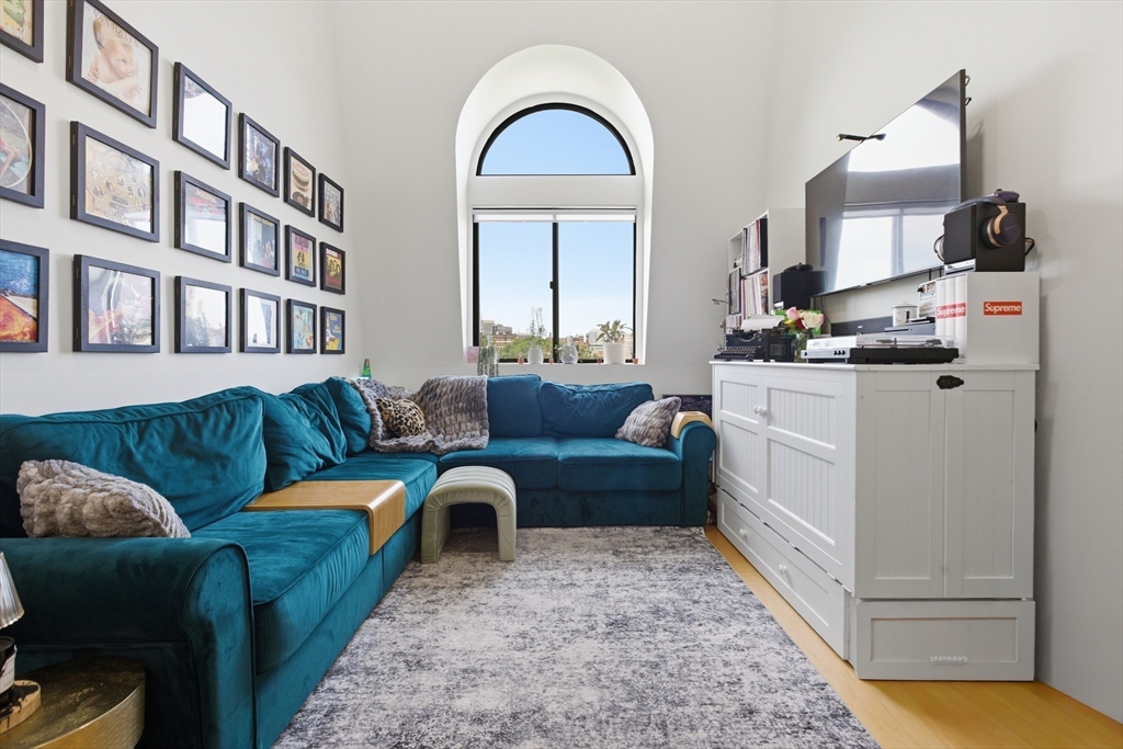 160 Commonwealth Ave # 520
