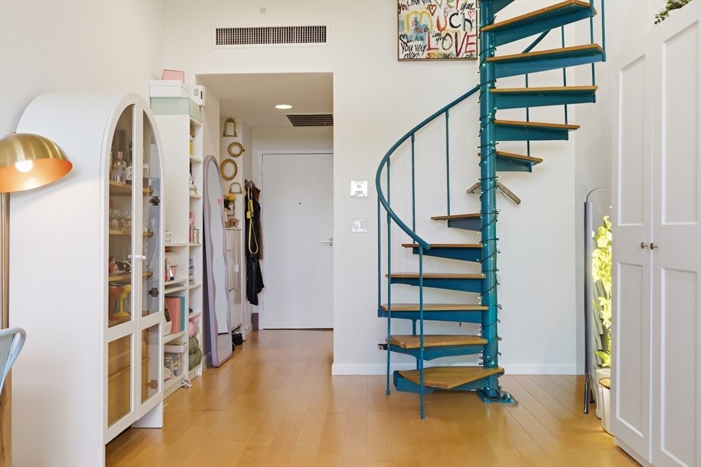 160 Commonwealth Ave # 520
