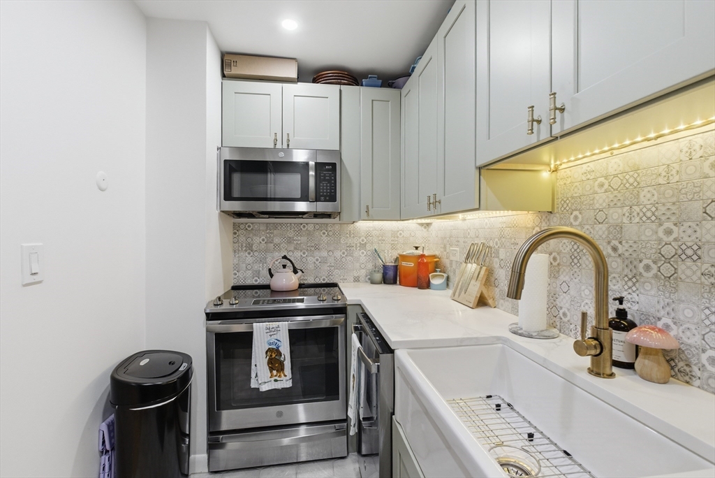 160 Commonwealth Ave # 520