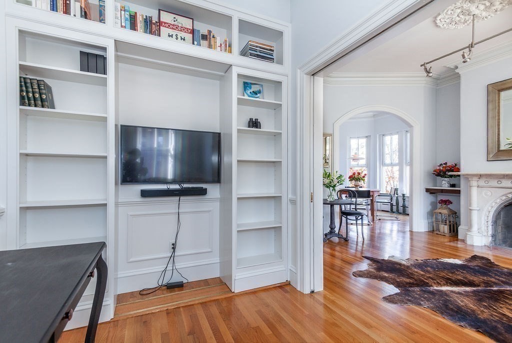 495 Columbus Ave # 2