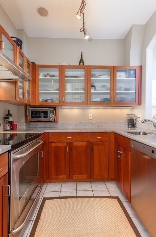 495 Columbus Ave # 2