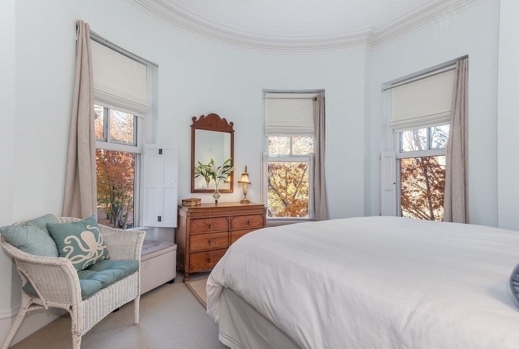 495 Columbus Ave # 2