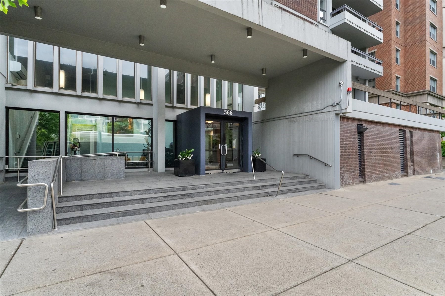 566 Commonwealth Ave # 703