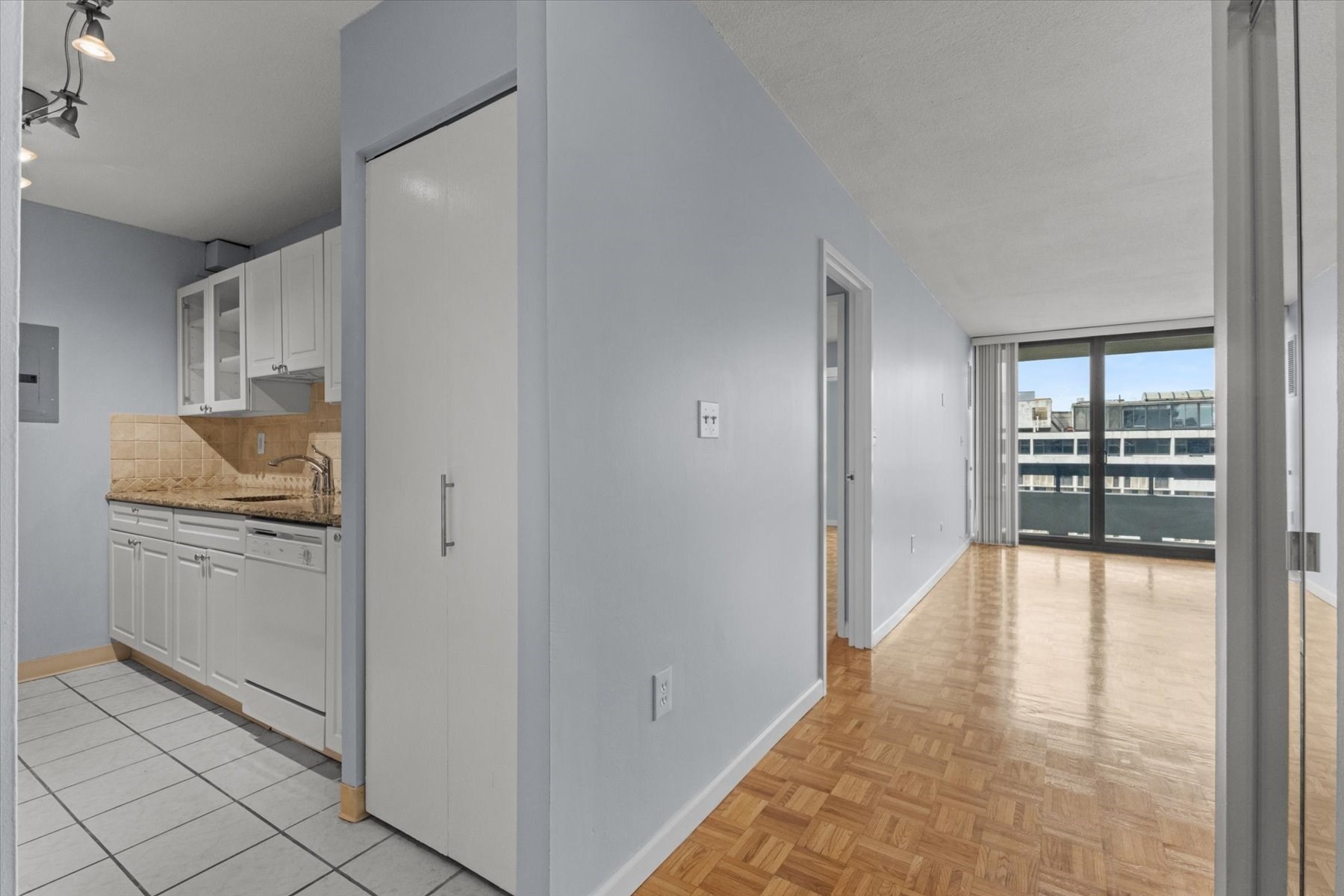 566 Commonwealth Ave # 703