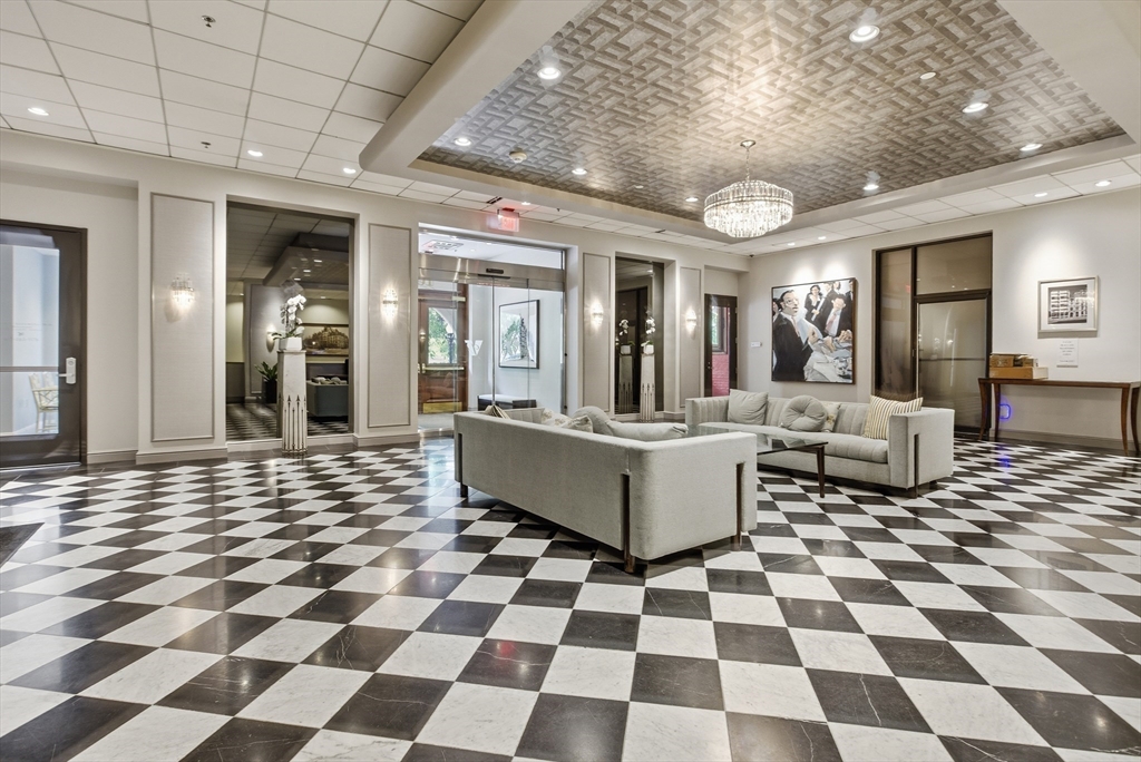 160 Commonwealth Ave # 520