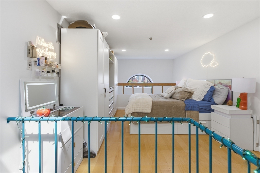 160 Commonwealth Ave # 520