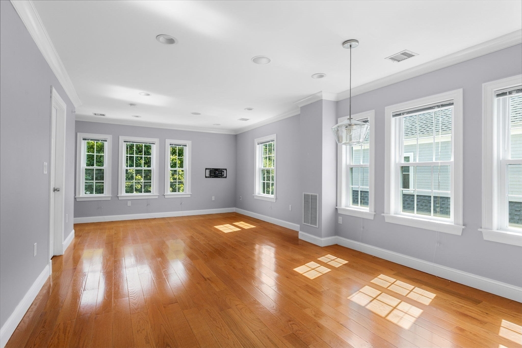 143 Williams St # 3