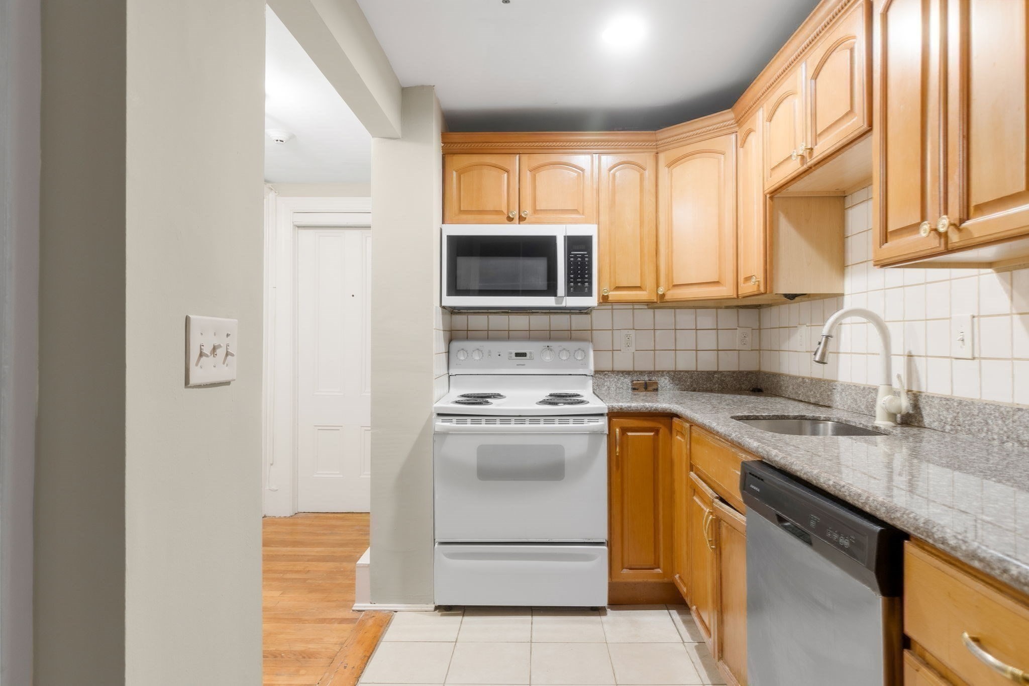167 Beacon St Unit: 1/3