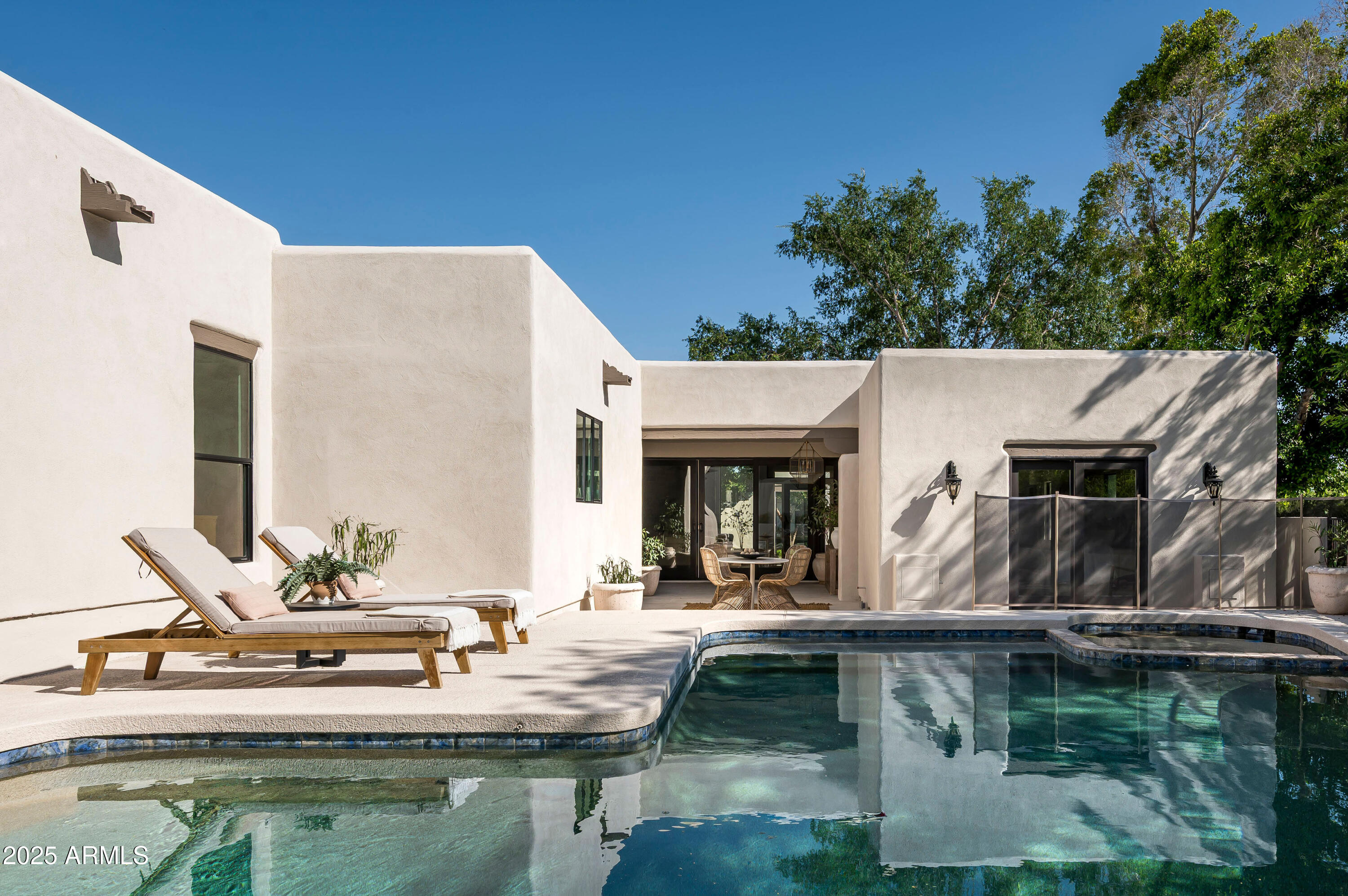 3186 E STELLA Lane