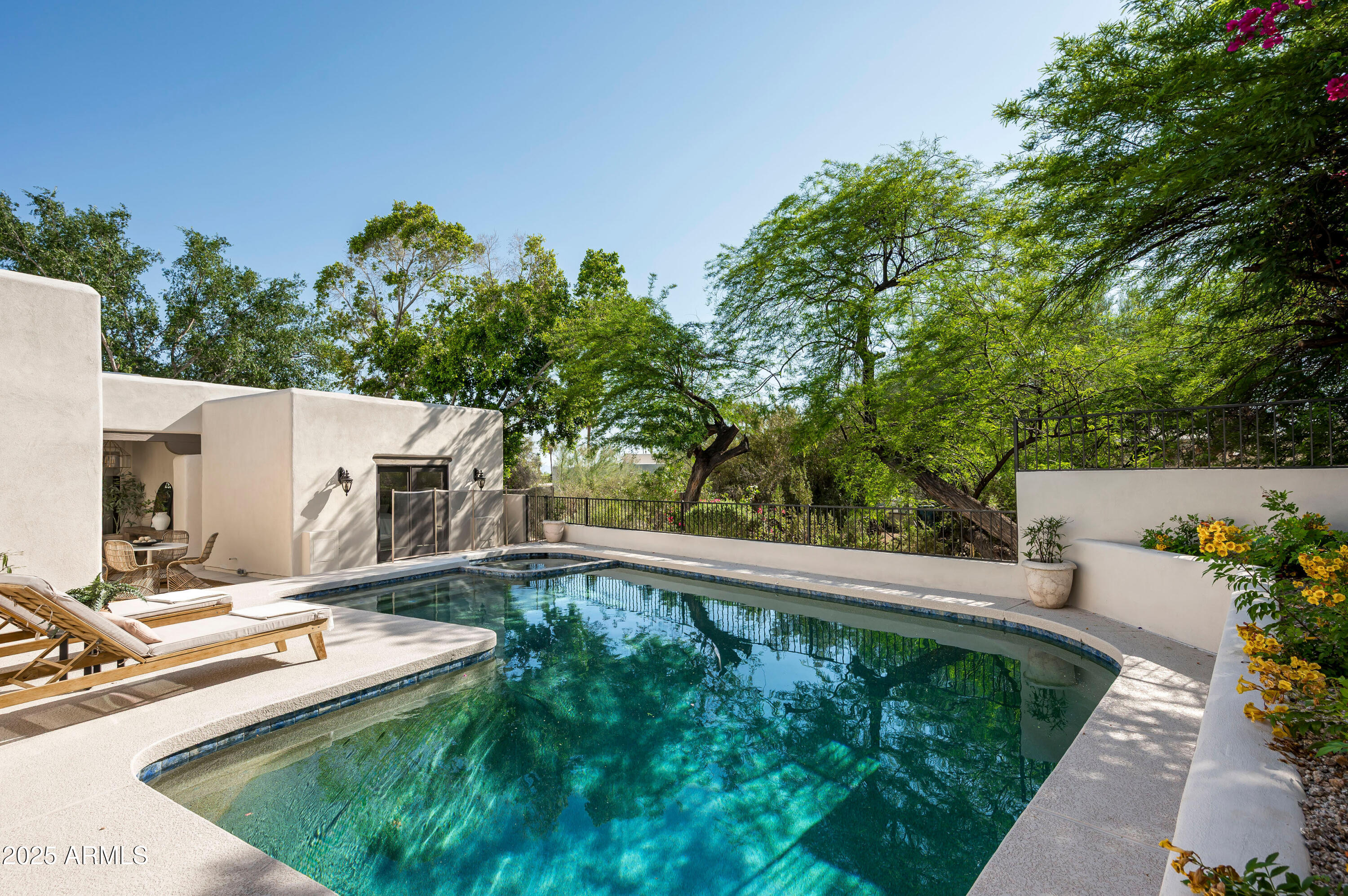 3186 E STELLA Lane