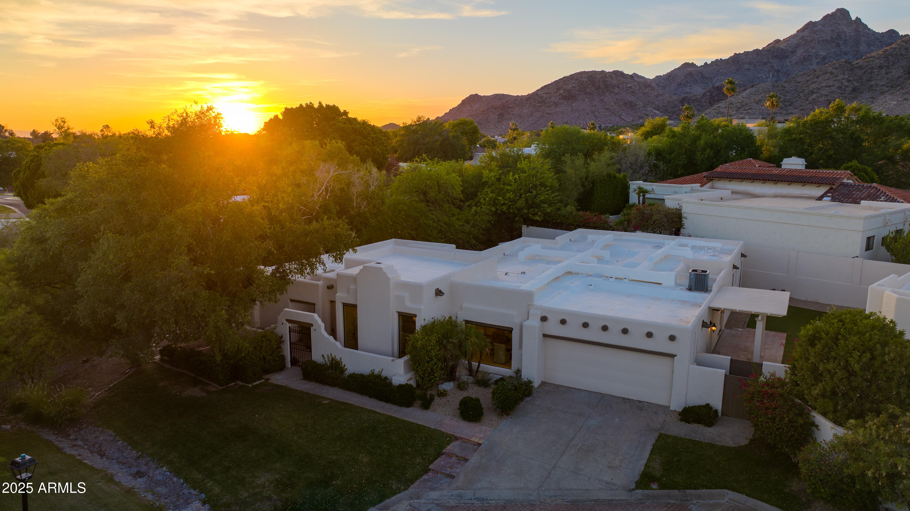 3186 E STELLA Lane
