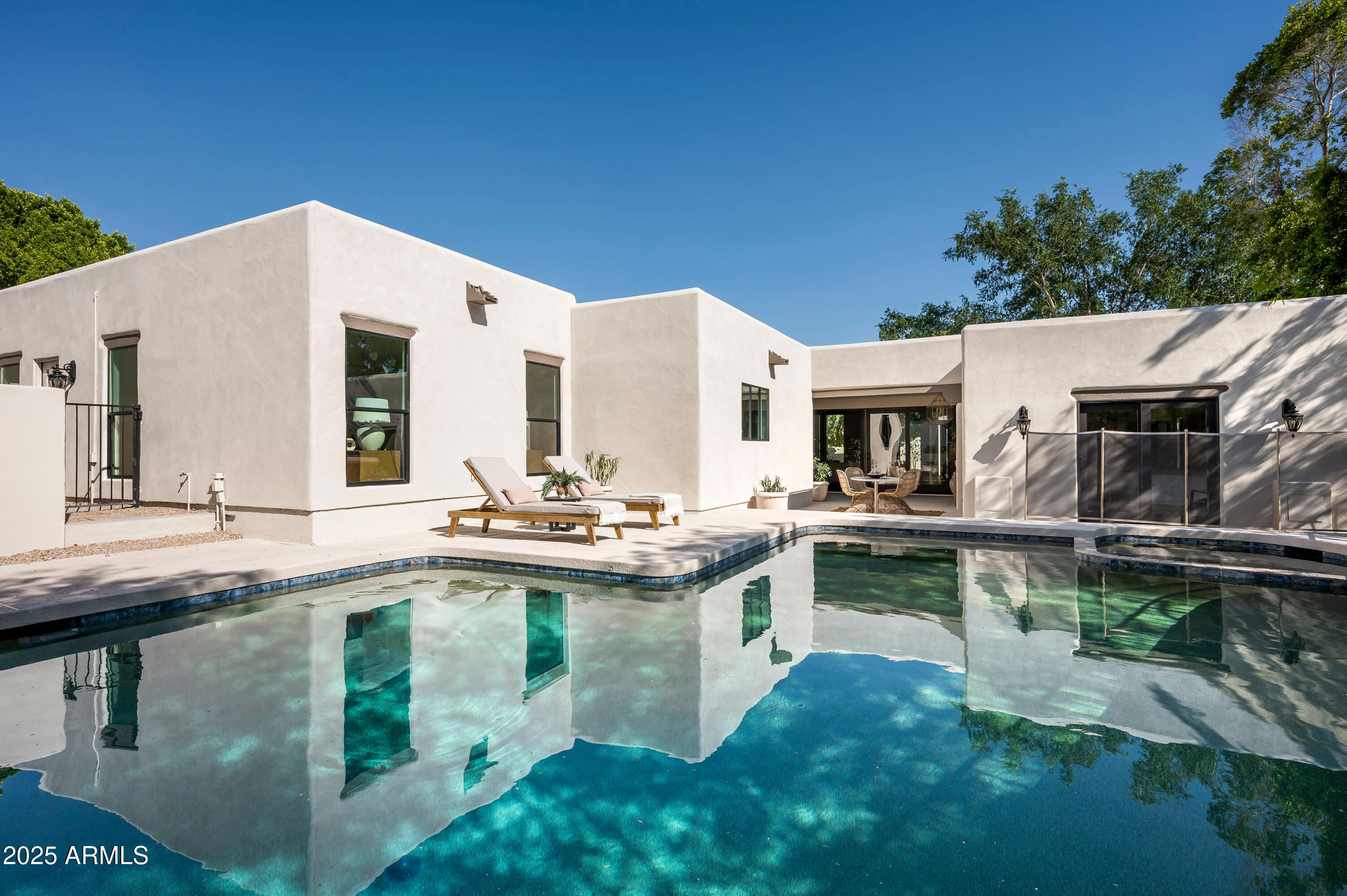 3186 E STELLA Lane