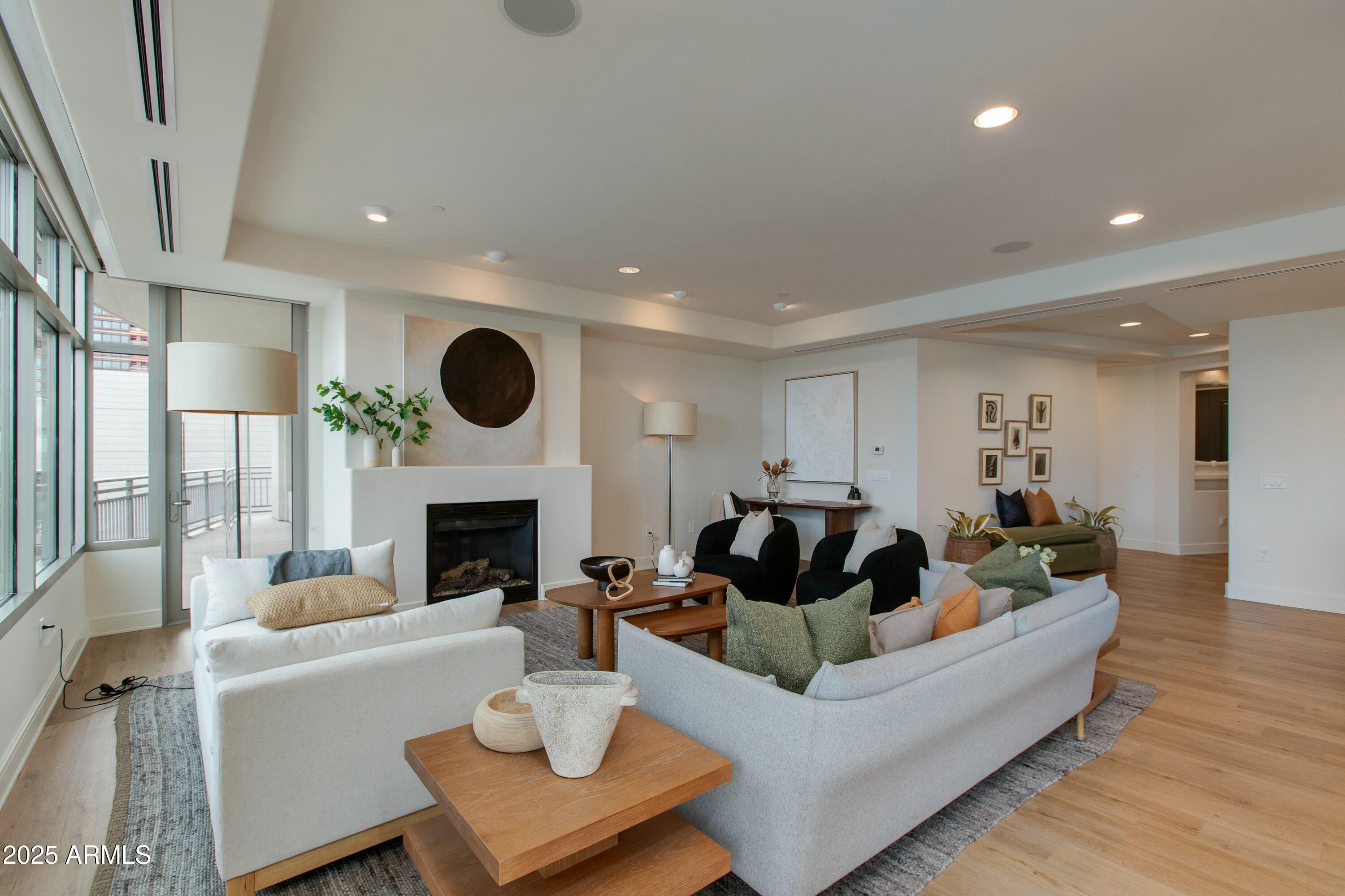 2211 E CAMELBACK Road, 402