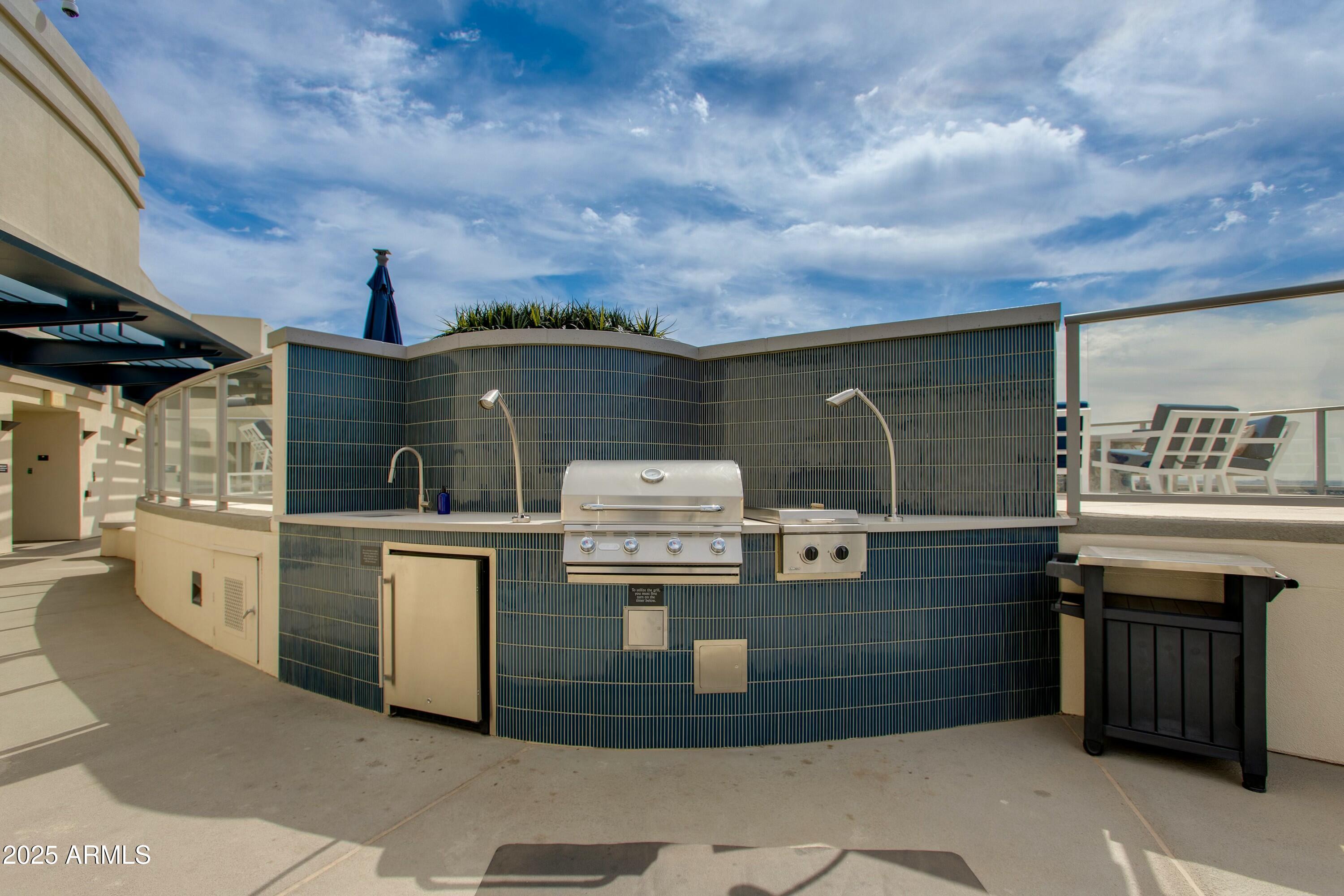 2211 E CAMELBACK Road, 402