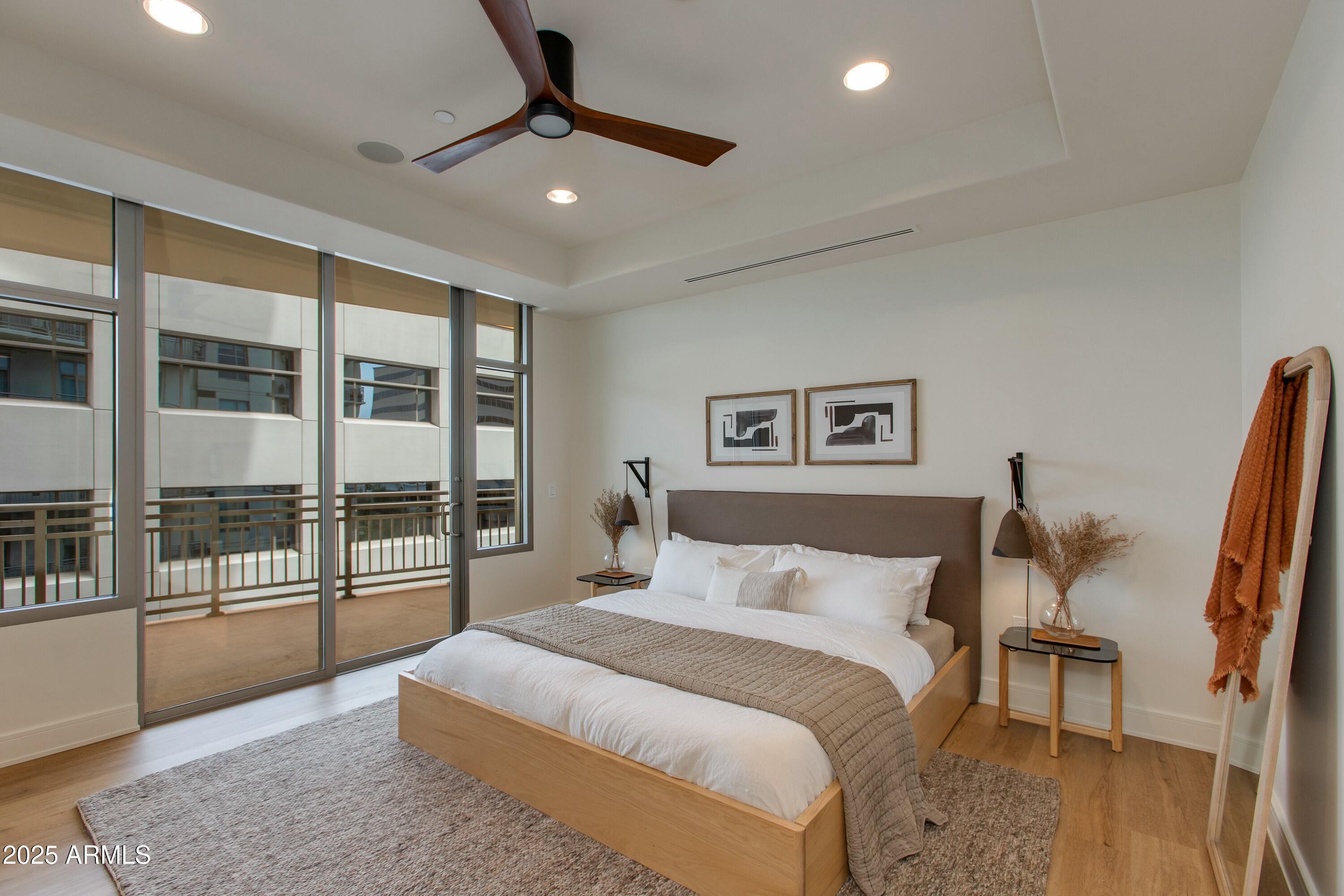 2211 E CAMELBACK Road, 402