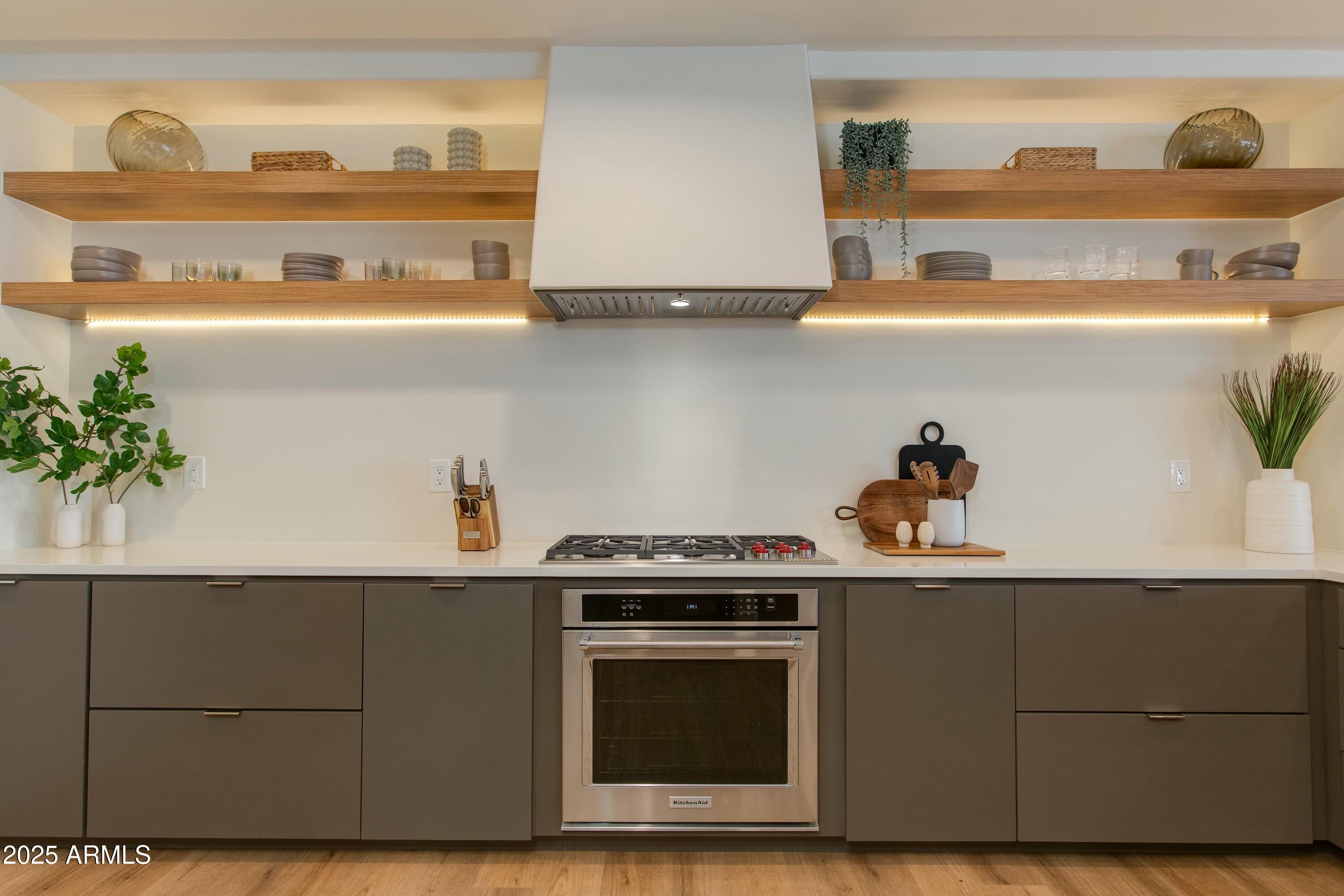 2211 E CAMELBACK Road, 402