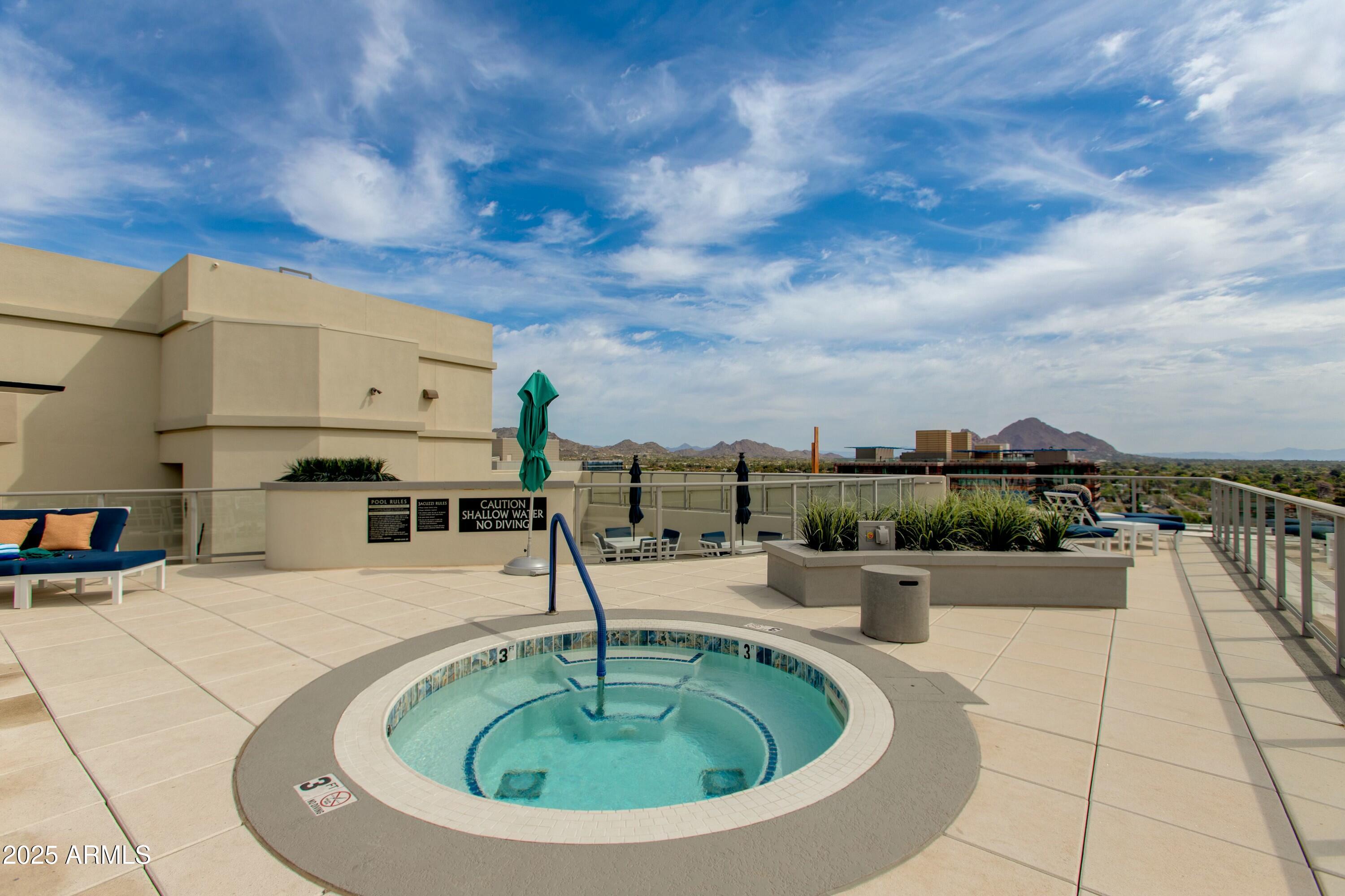 2211 E CAMELBACK Road, 402