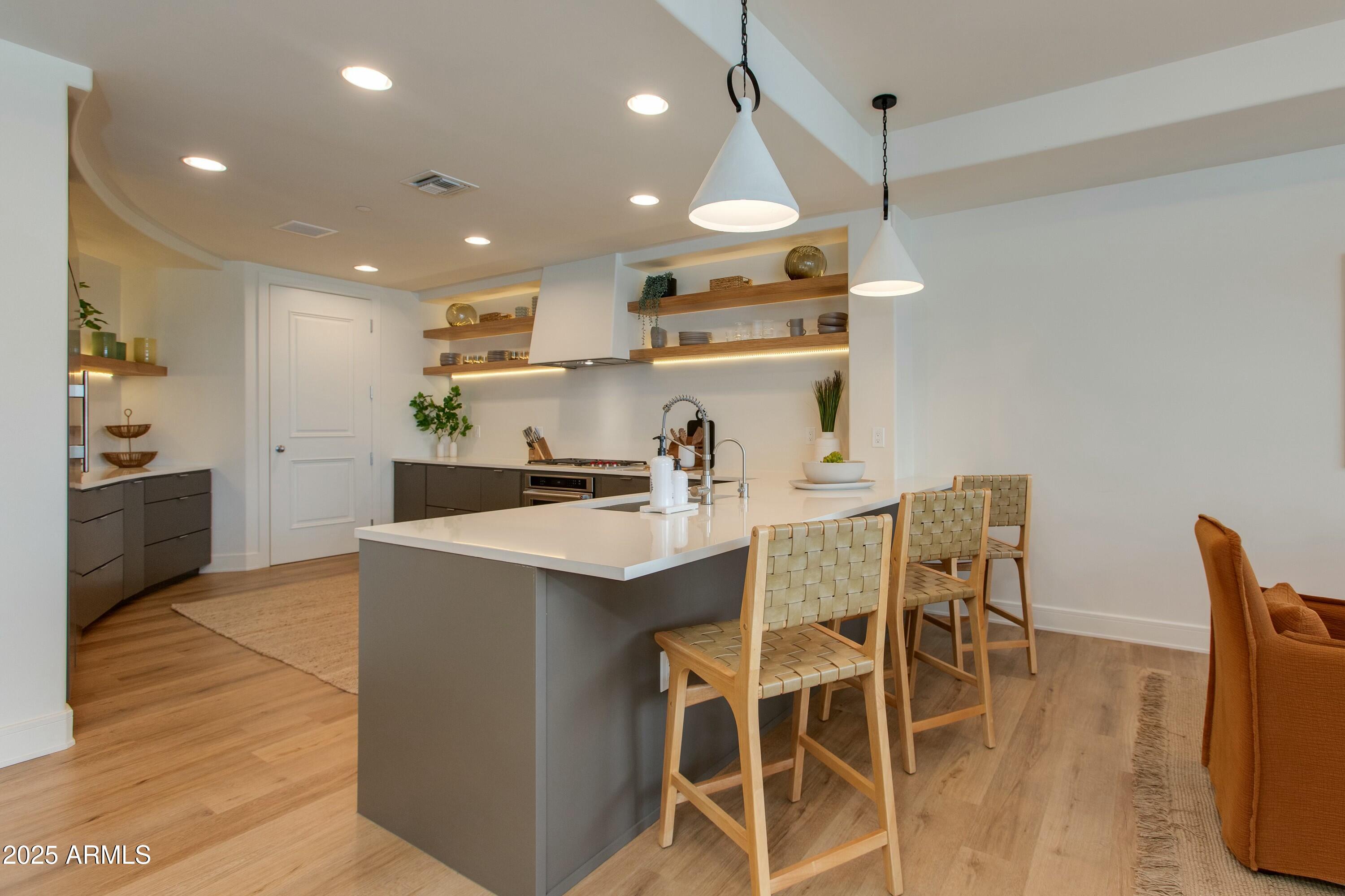 2211 E CAMELBACK Road, 402