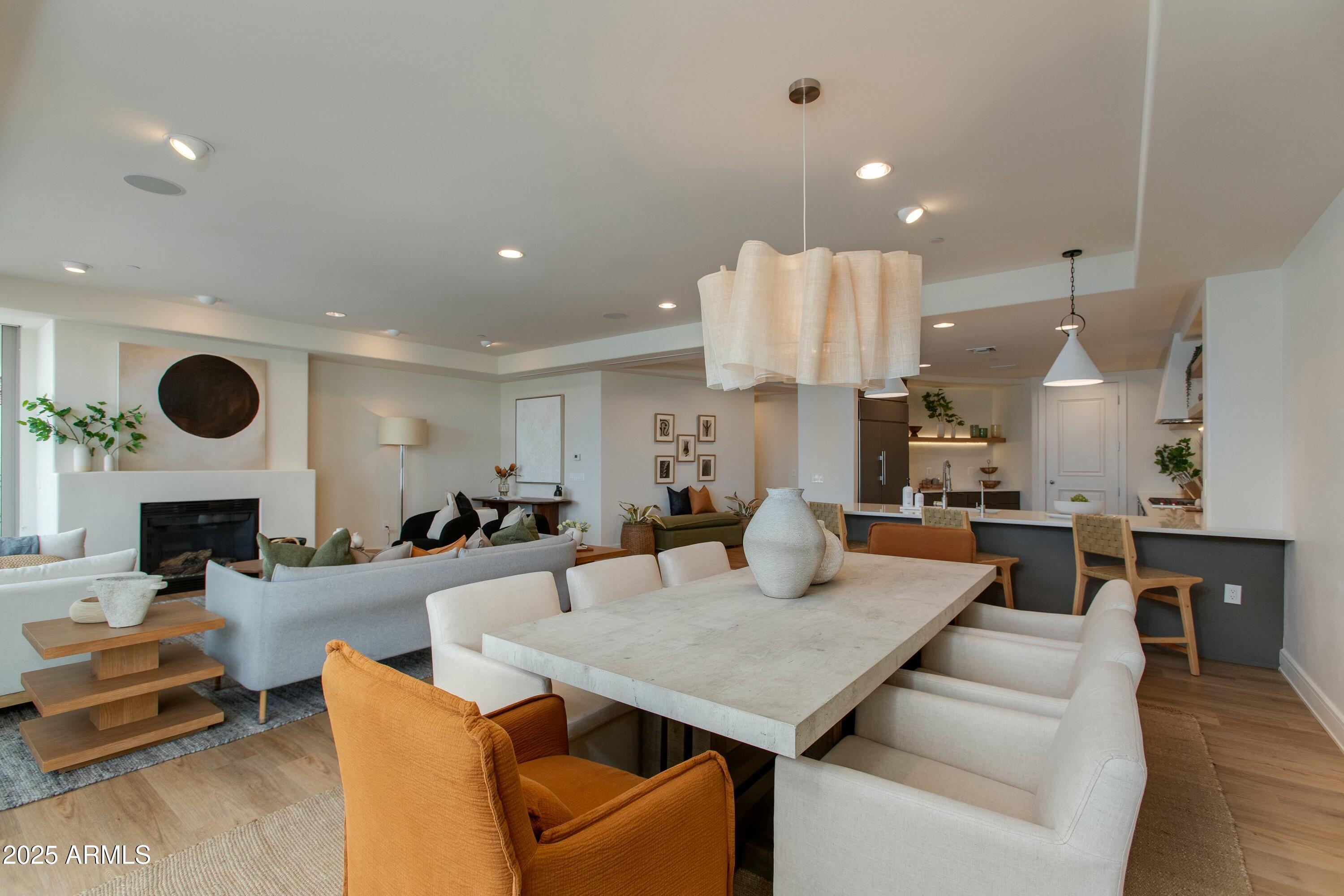 2211 E CAMELBACK Road, 402