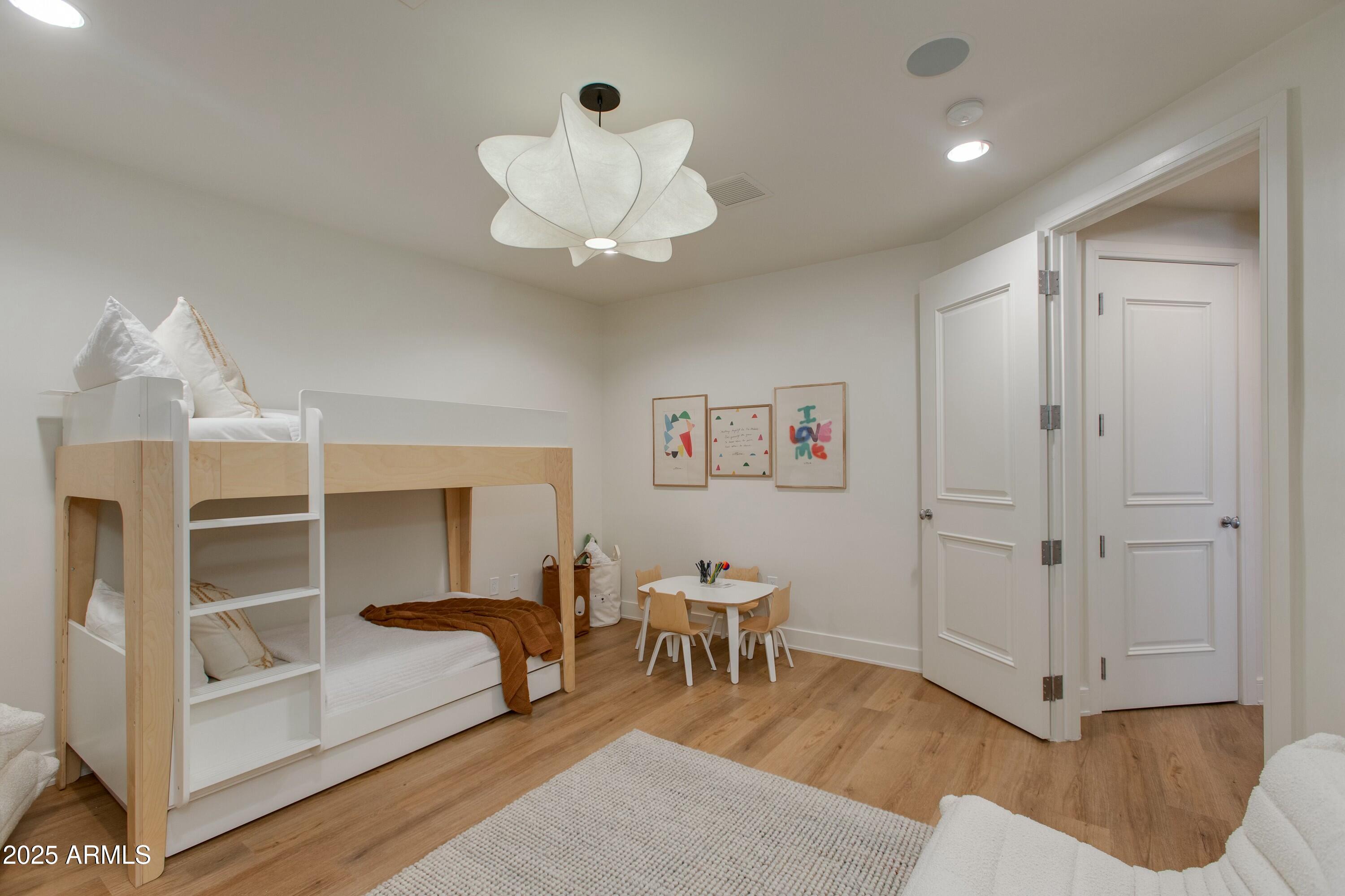 2211 E CAMELBACK Road, 402