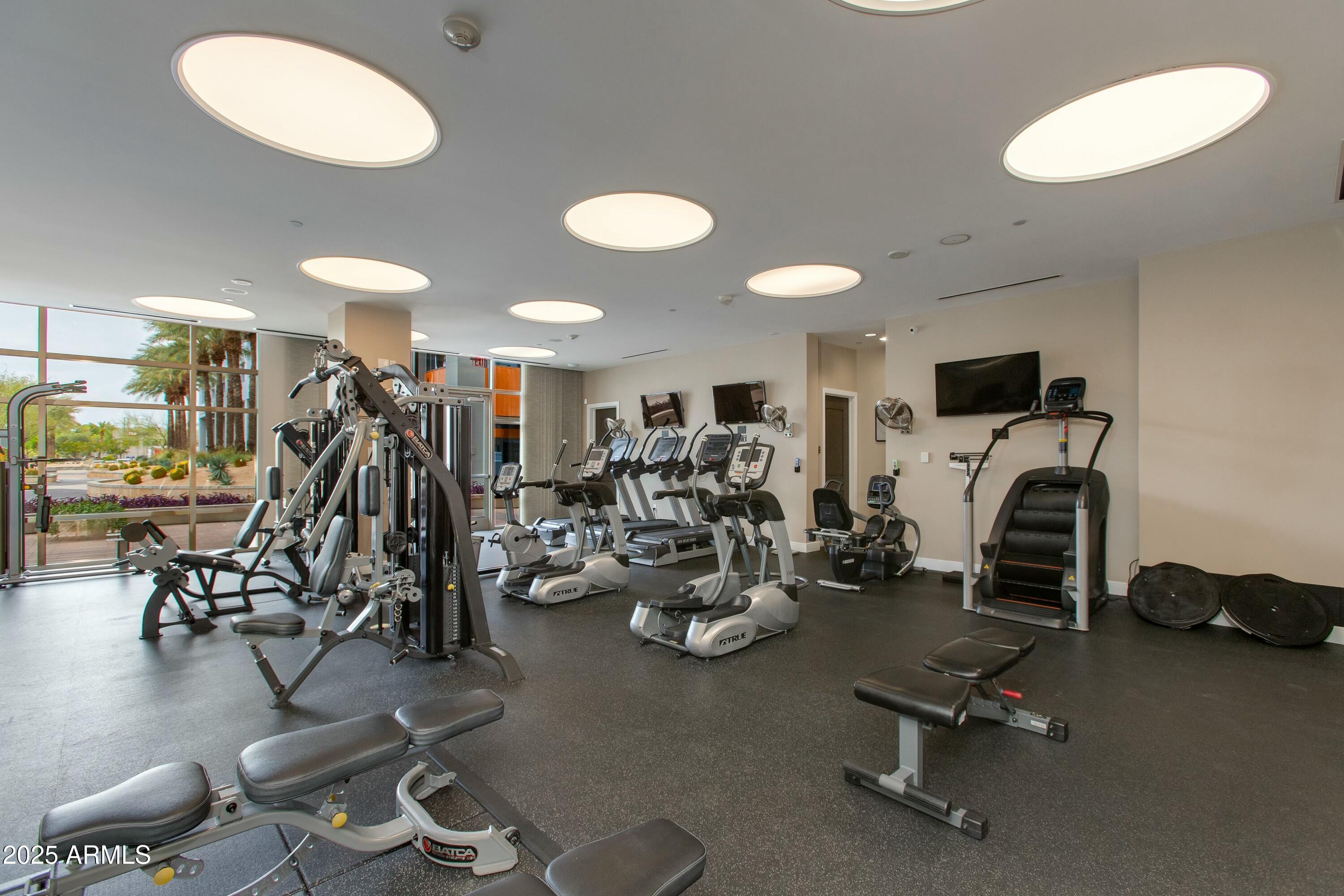 2211 E CAMELBACK Road, 402