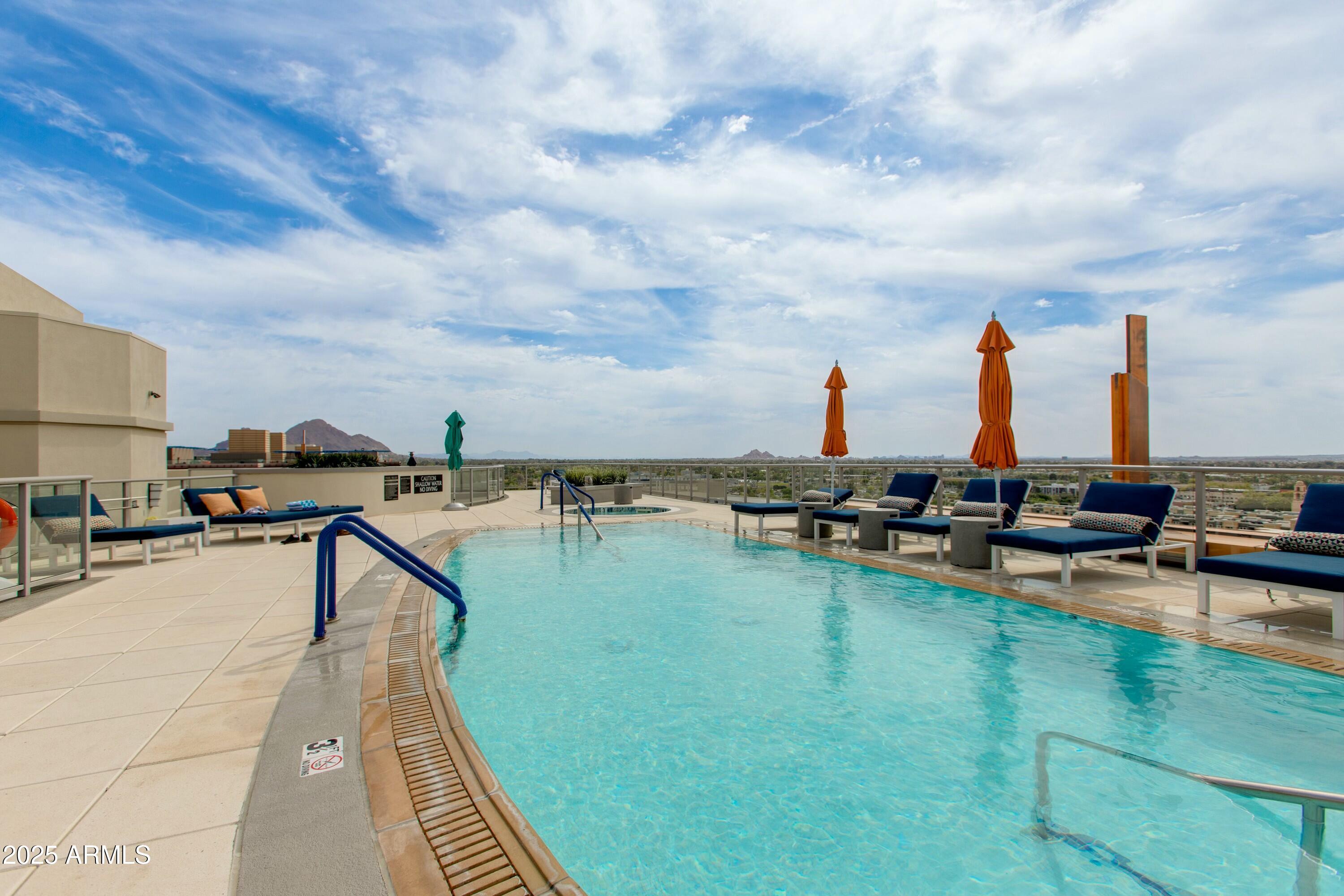 2211 E CAMELBACK Road, 402