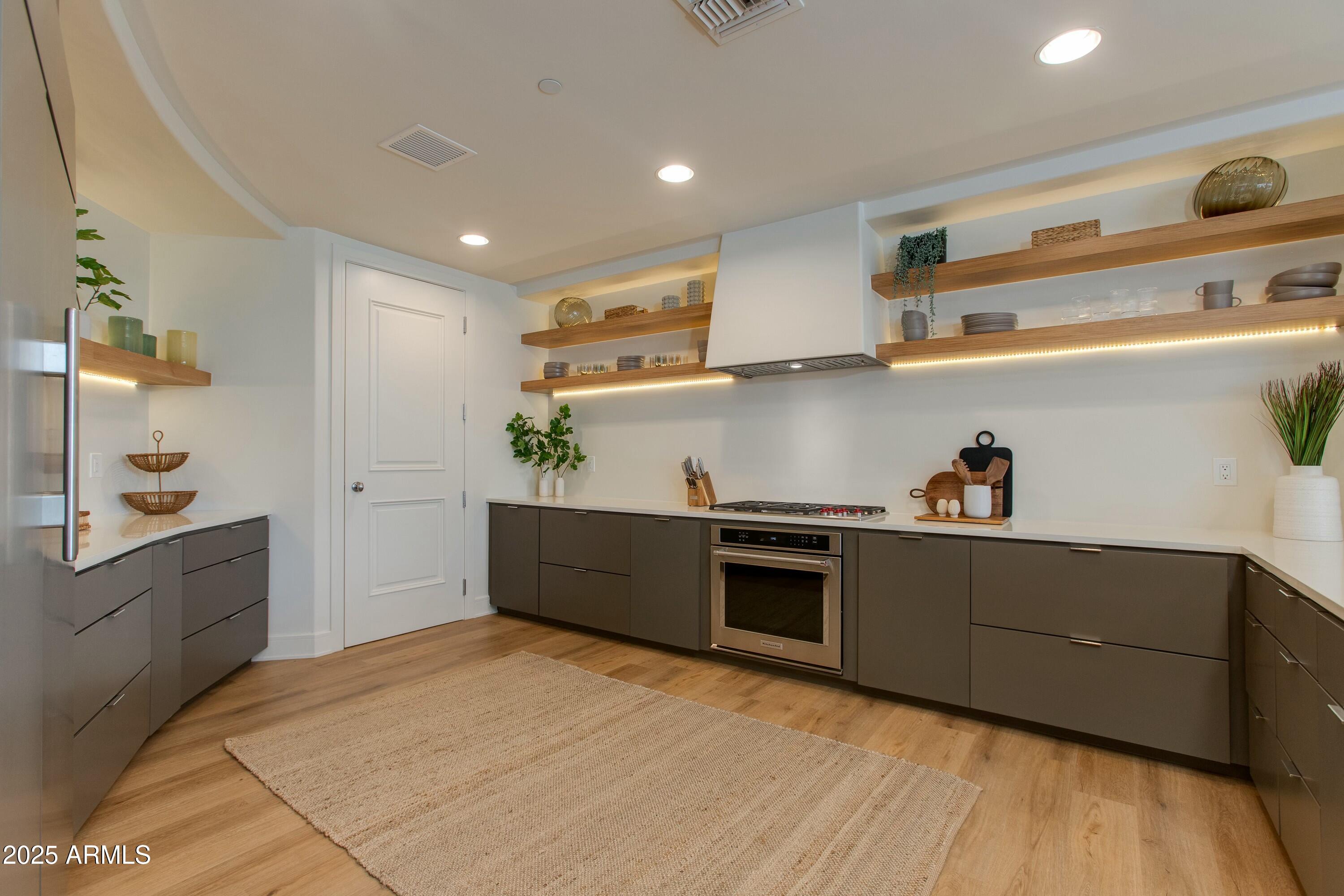 2211 E CAMELBACK Road, 402