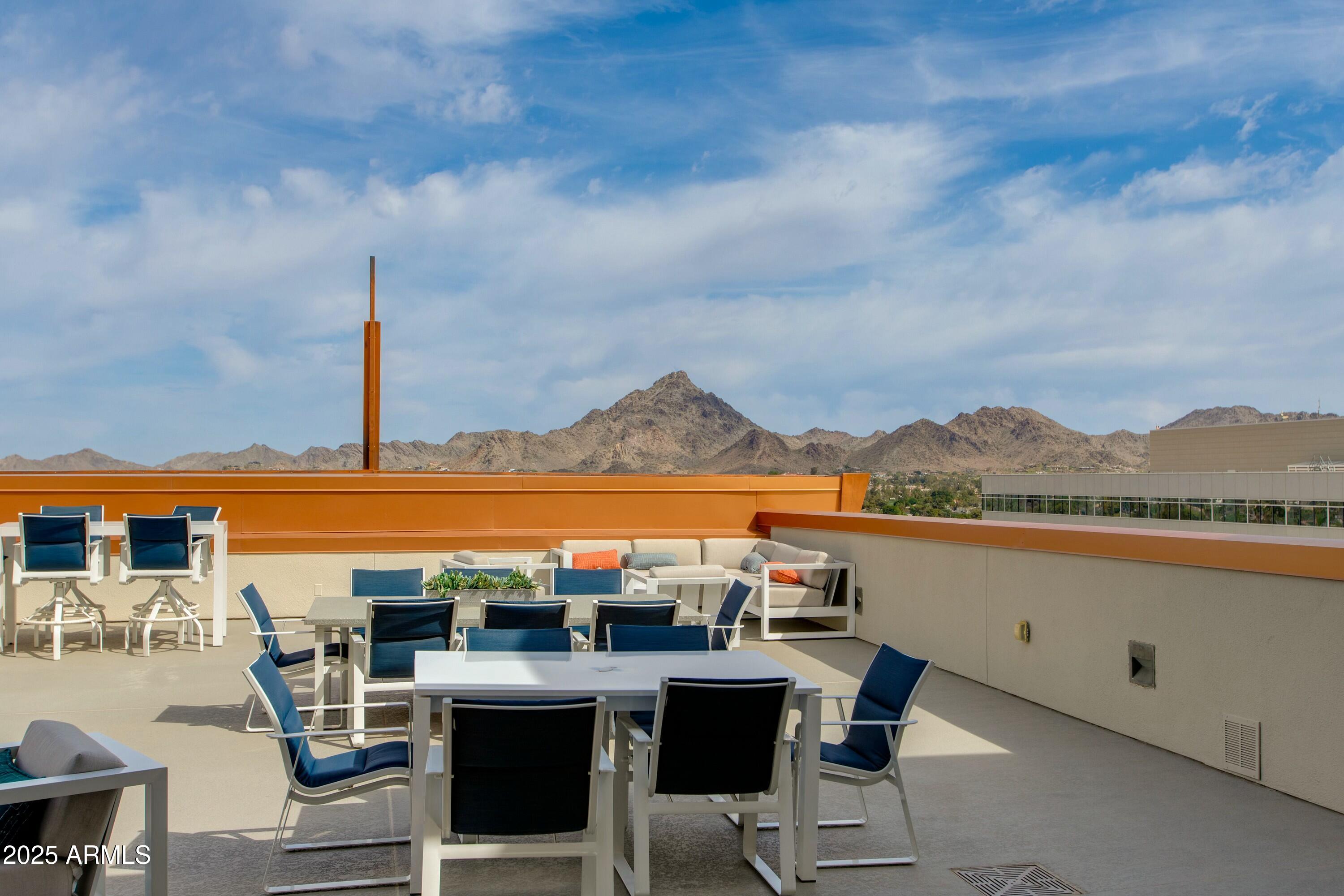 2211 E CAMELBACK Road, 402