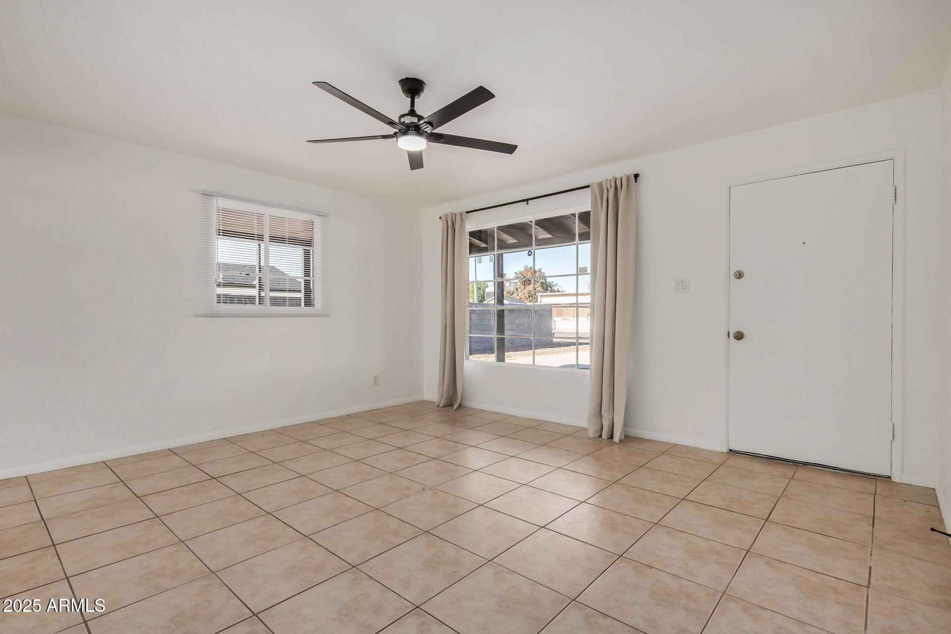 2009 E CLARENDON Avenue