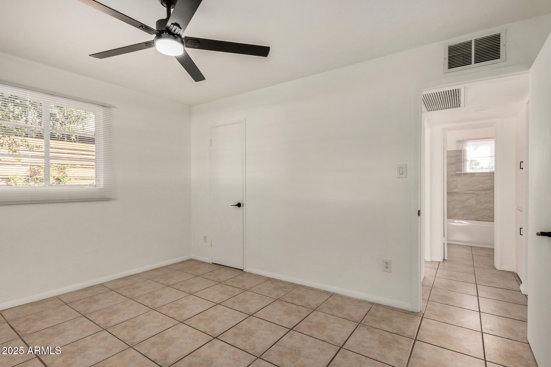 2009 E CLARENDON Avenue