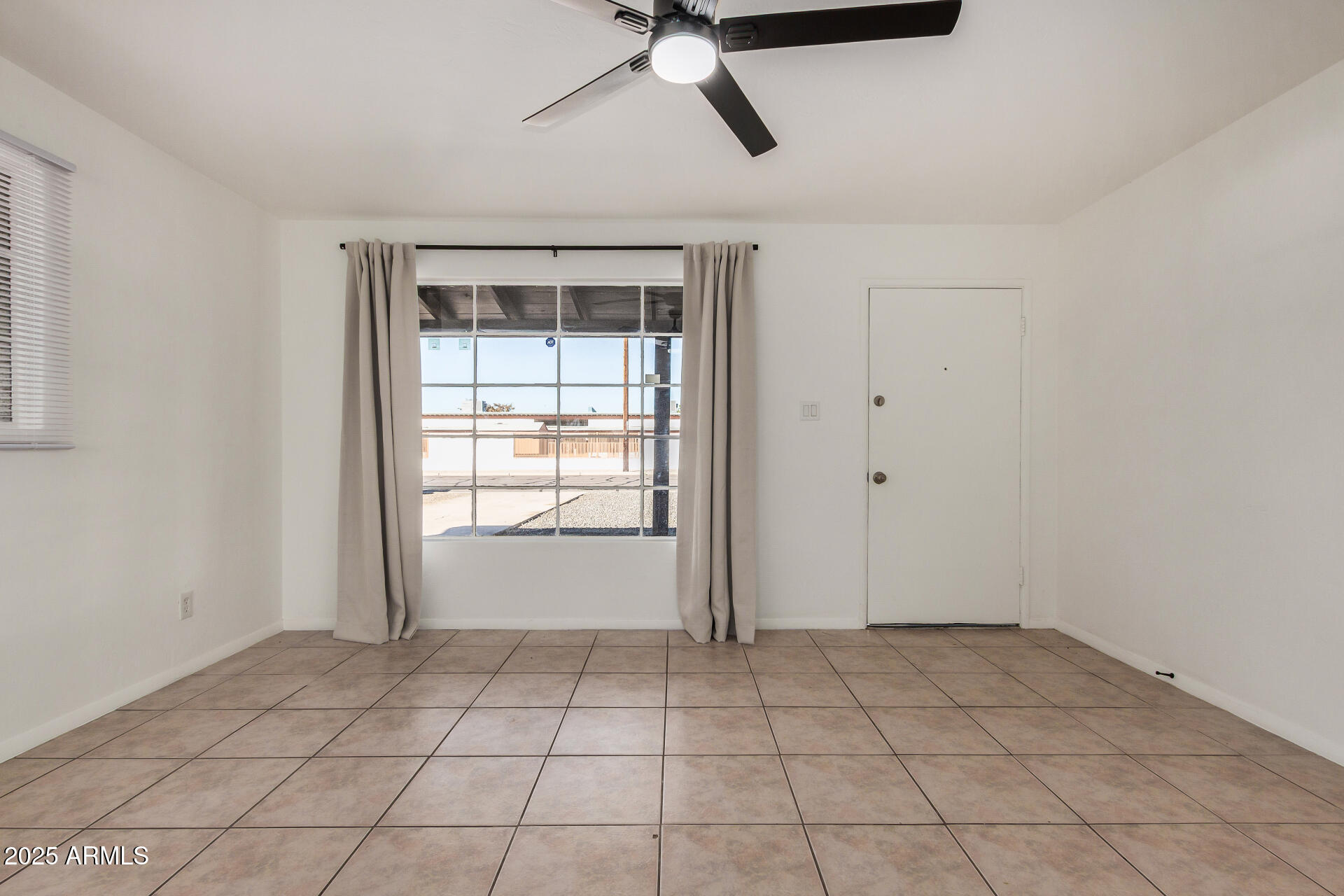 2009 E CLARENDON Avenue