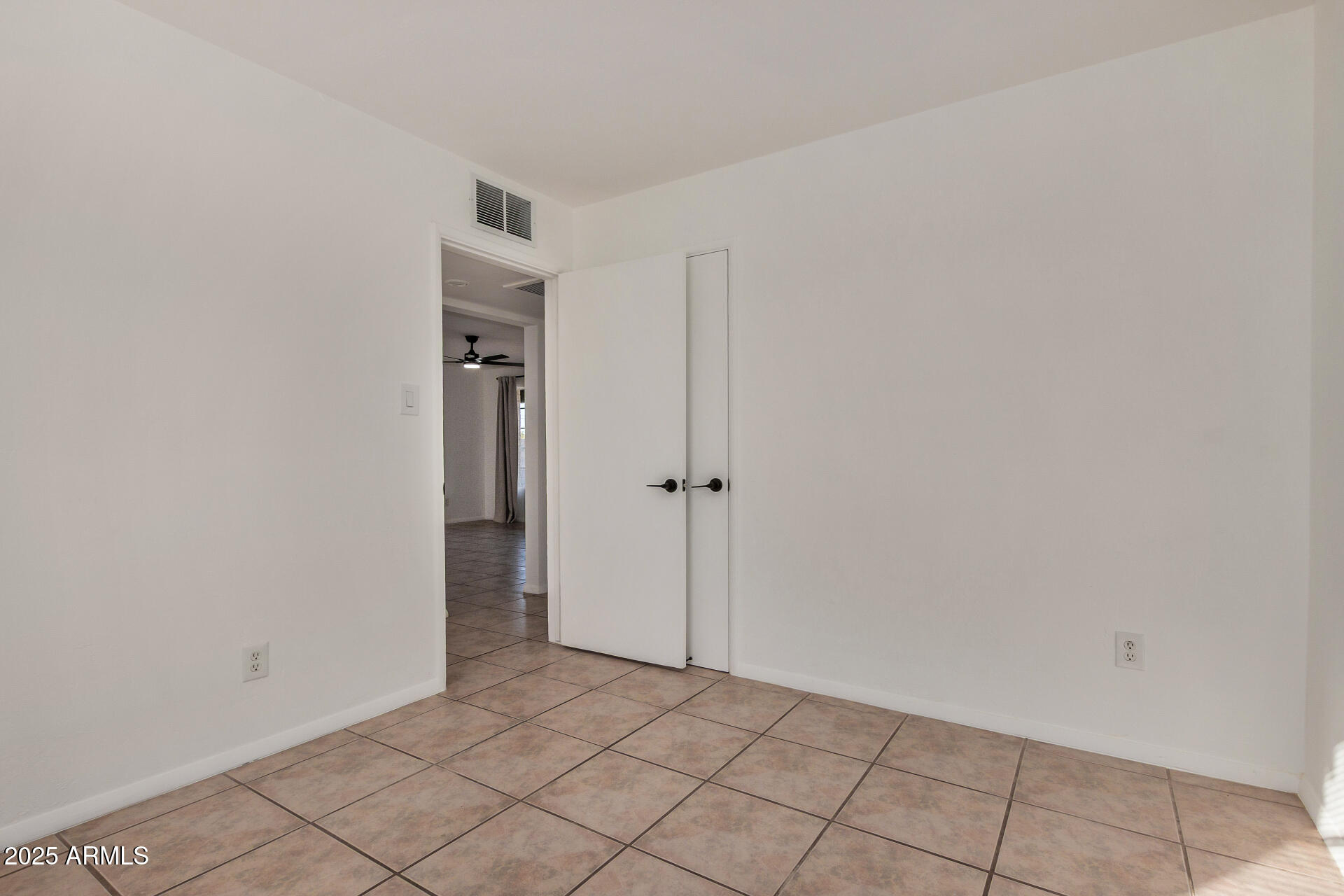 2009 E CLARENDON Avenue