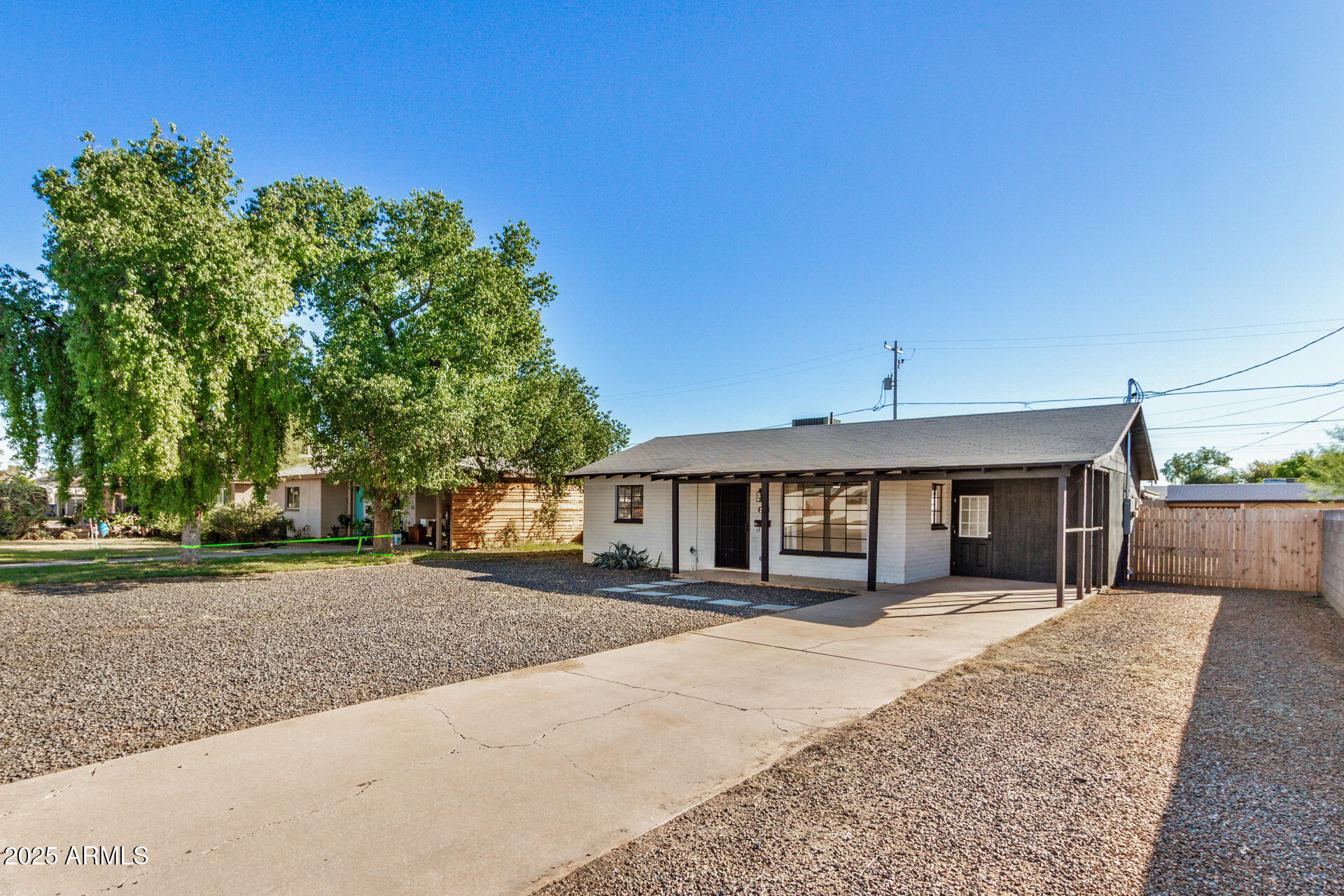 2009 E CLARENDON Avenue