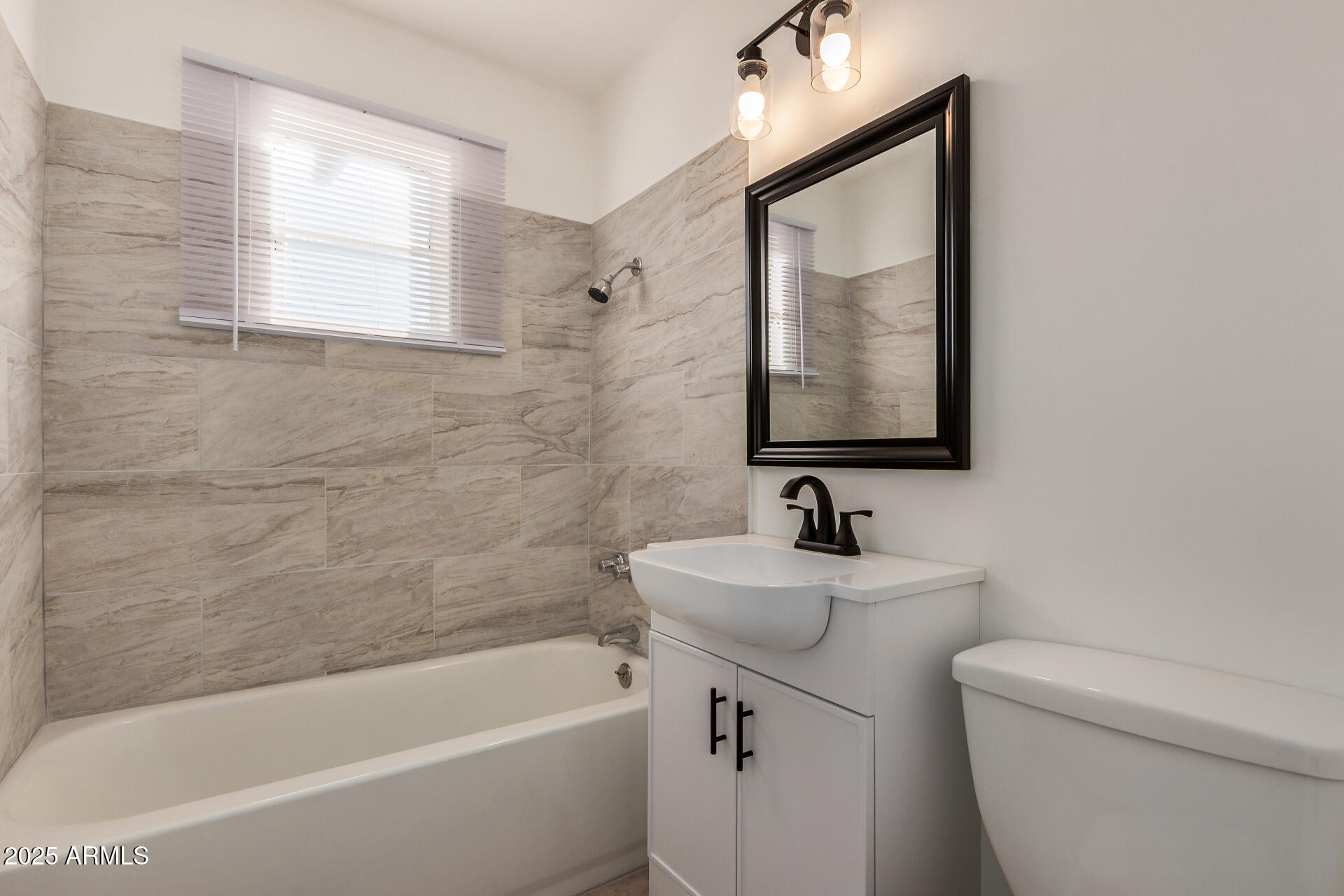 2009 E CLARENDON Avenue