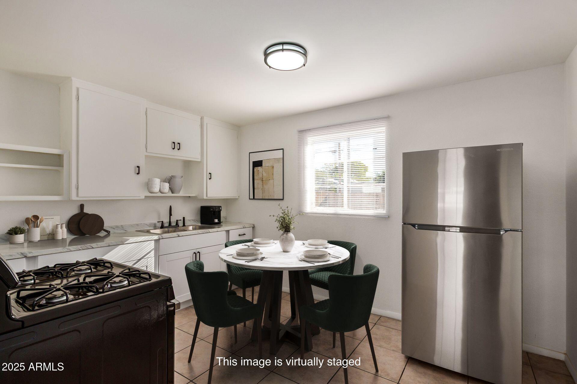 2009 E CLARENDON Avenue