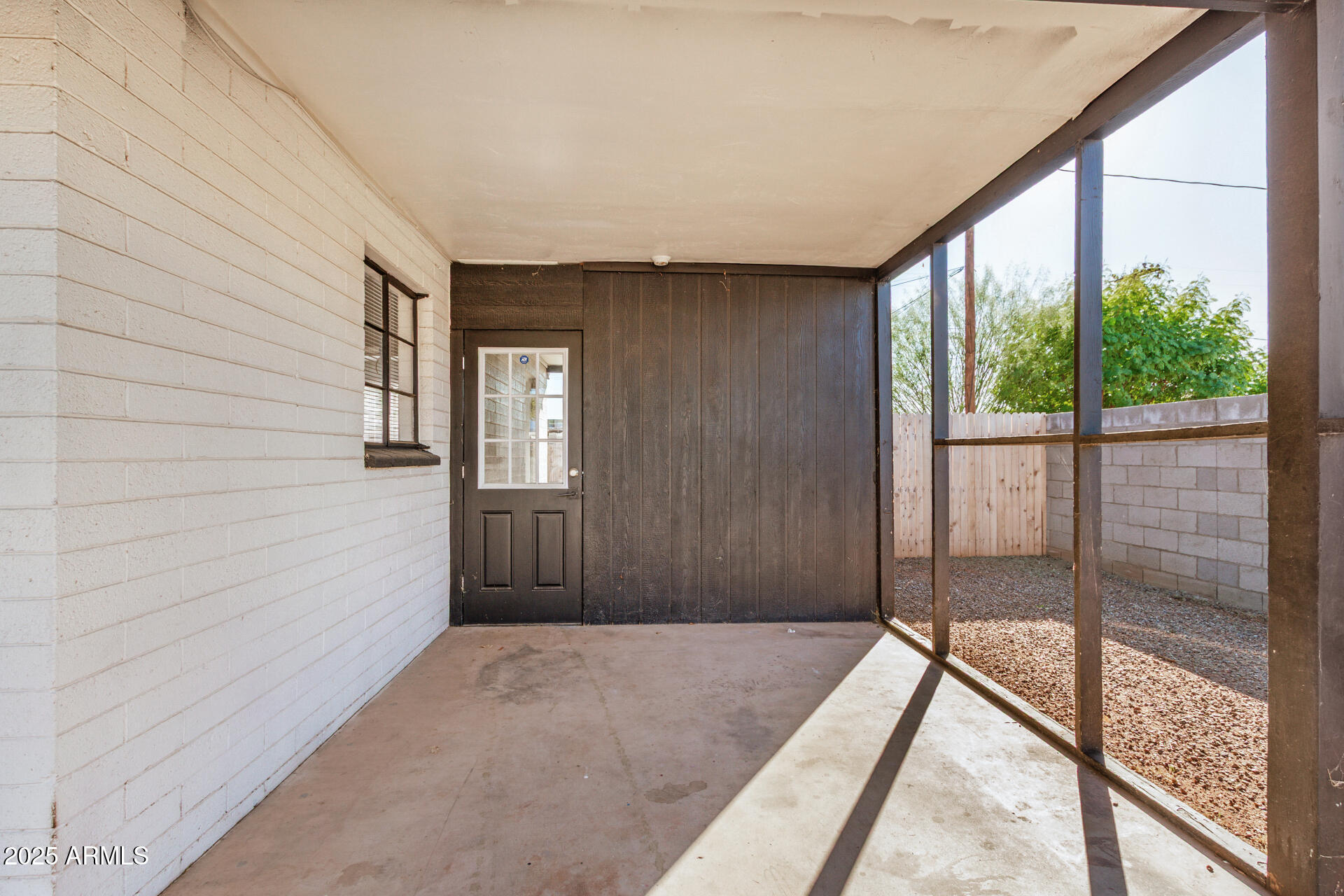 2009 E CLARENDON Avenue