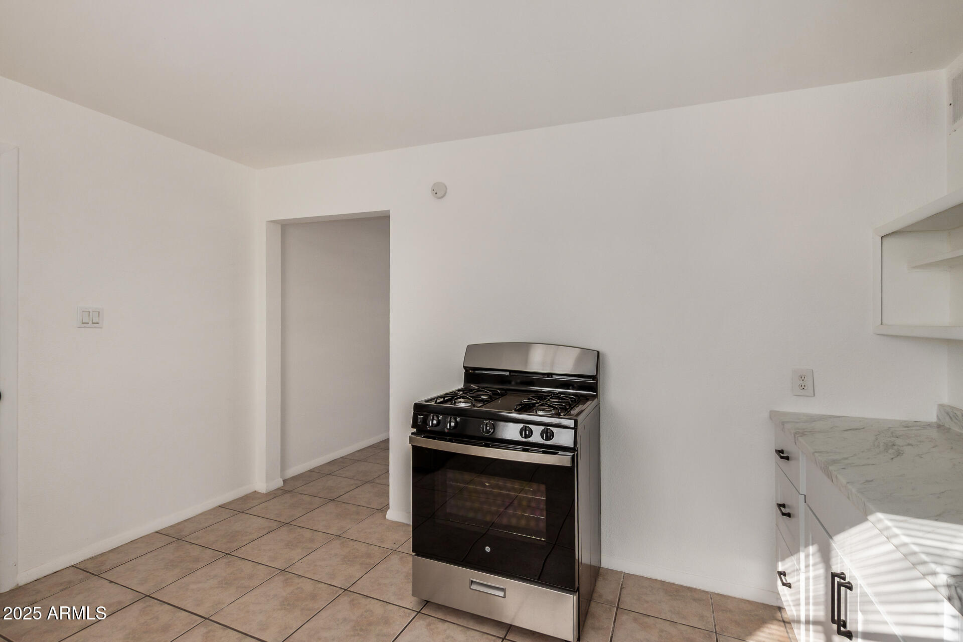 2009 E CLARENDON Avenue