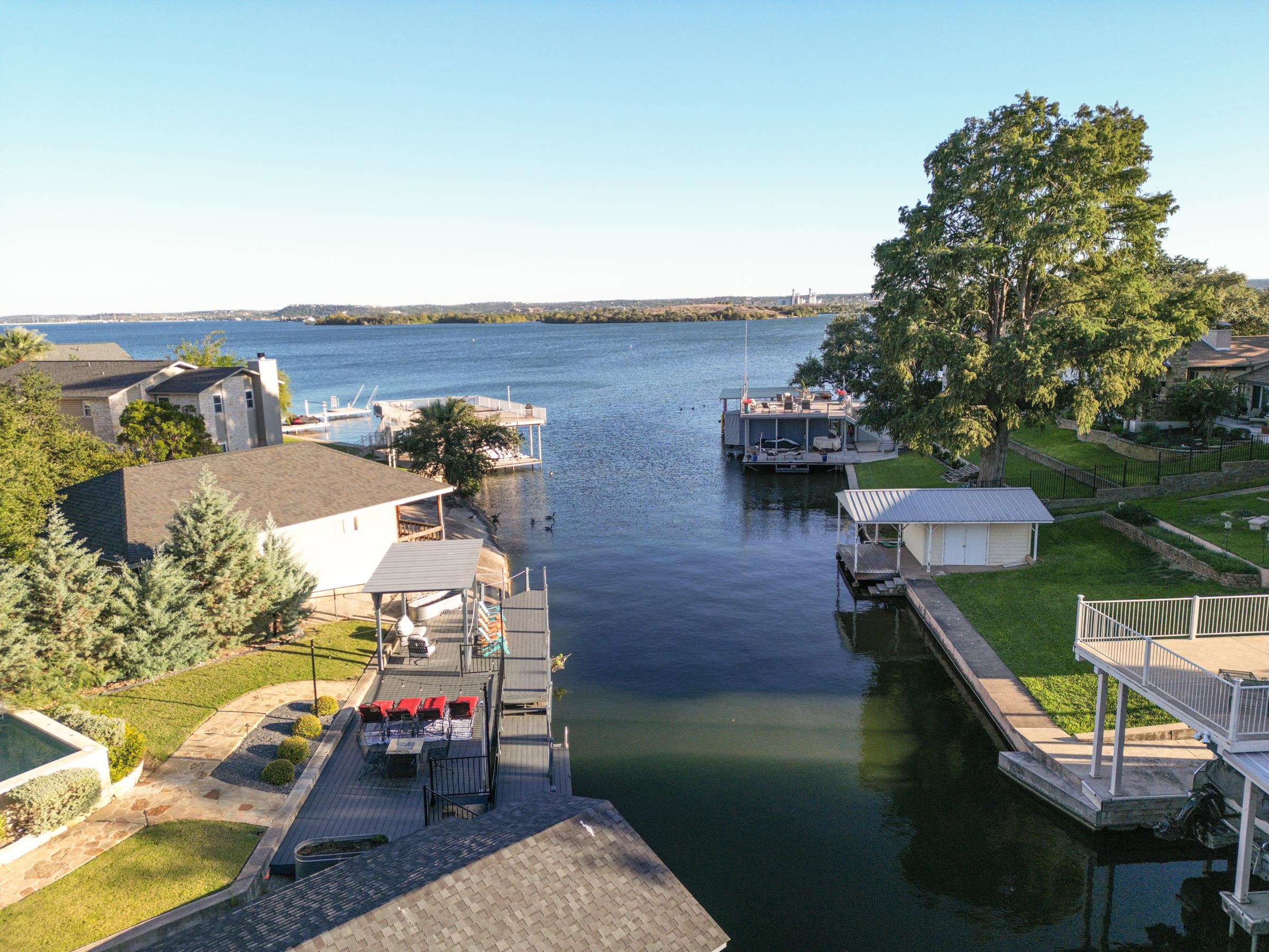 414 HILLVIEW Drive