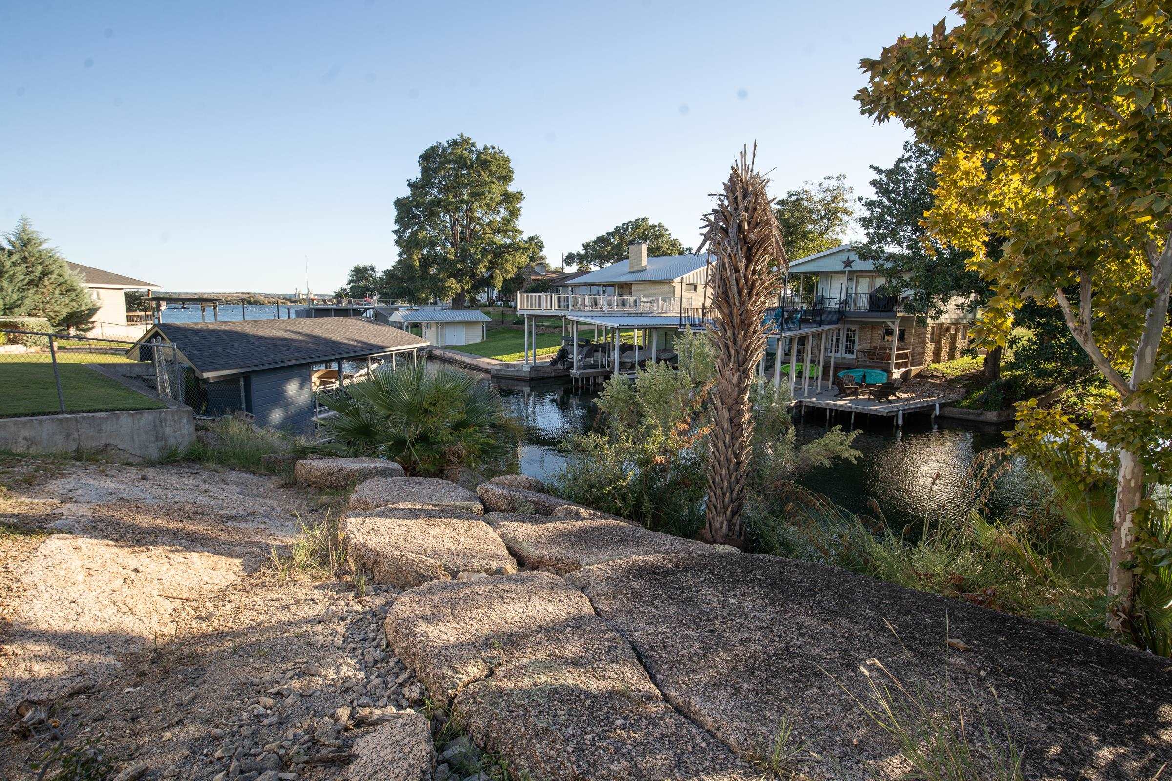 414 HILLVIEW Drive
