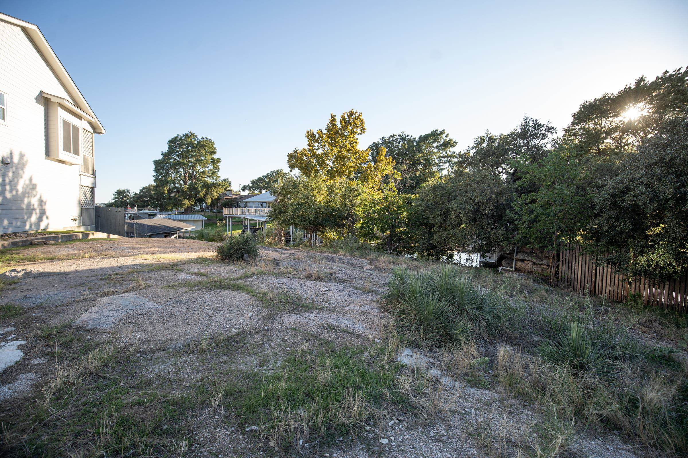 414 HILLVIEW Drive