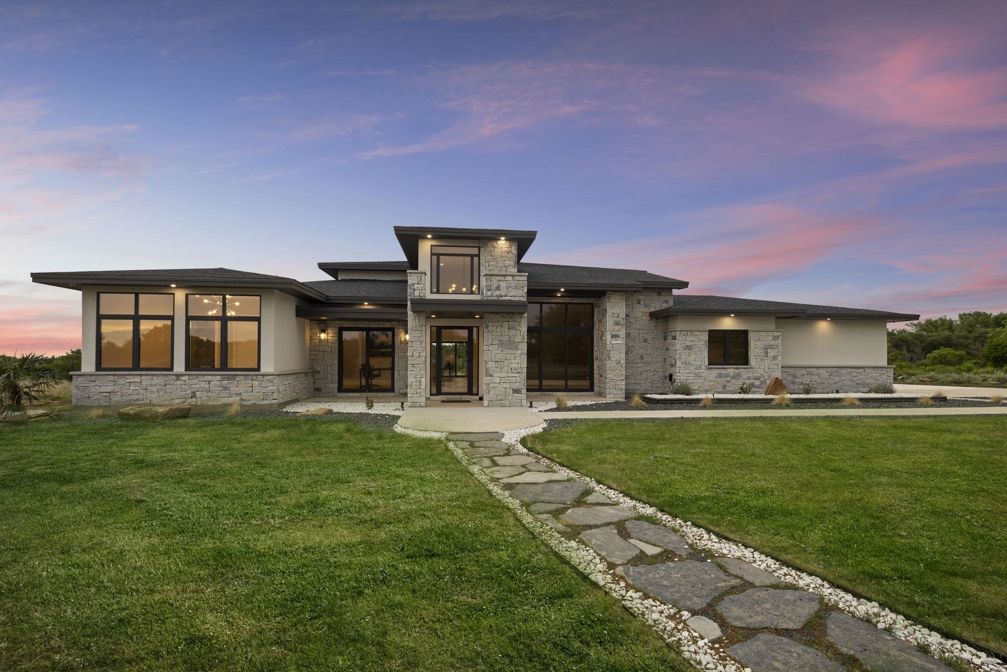 583 Comanche Ridge