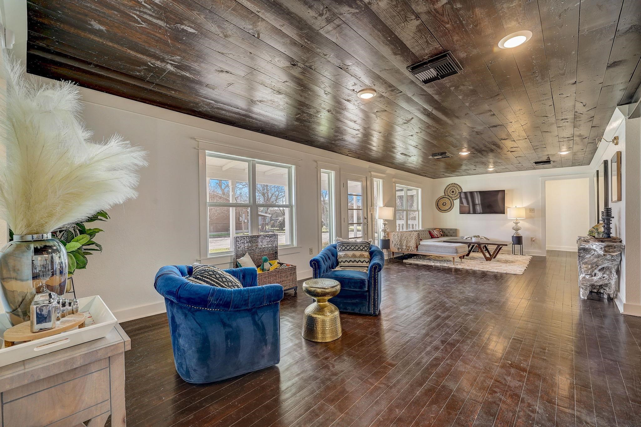 300 W Taggard Street