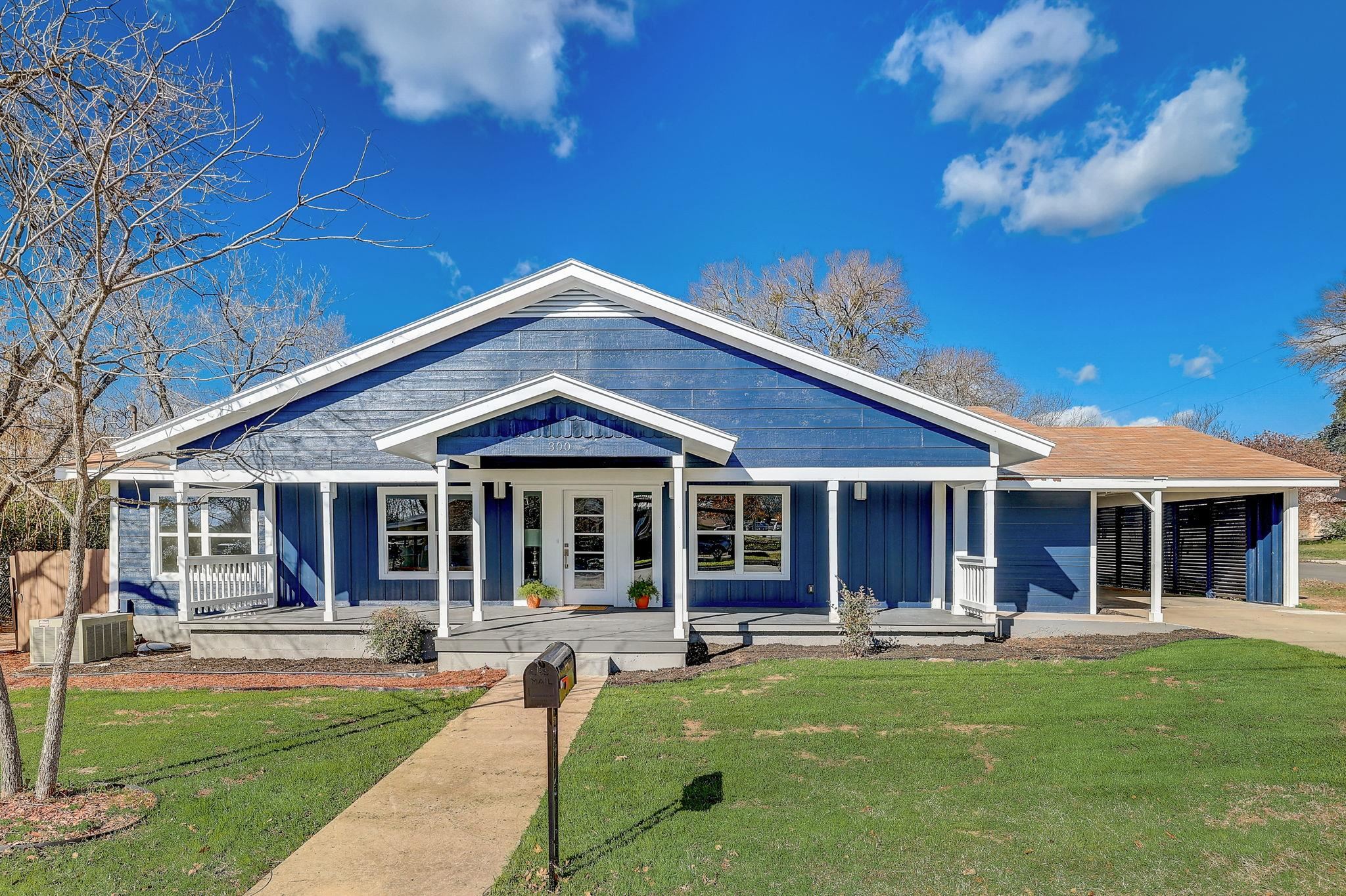 300 W Taggard Street