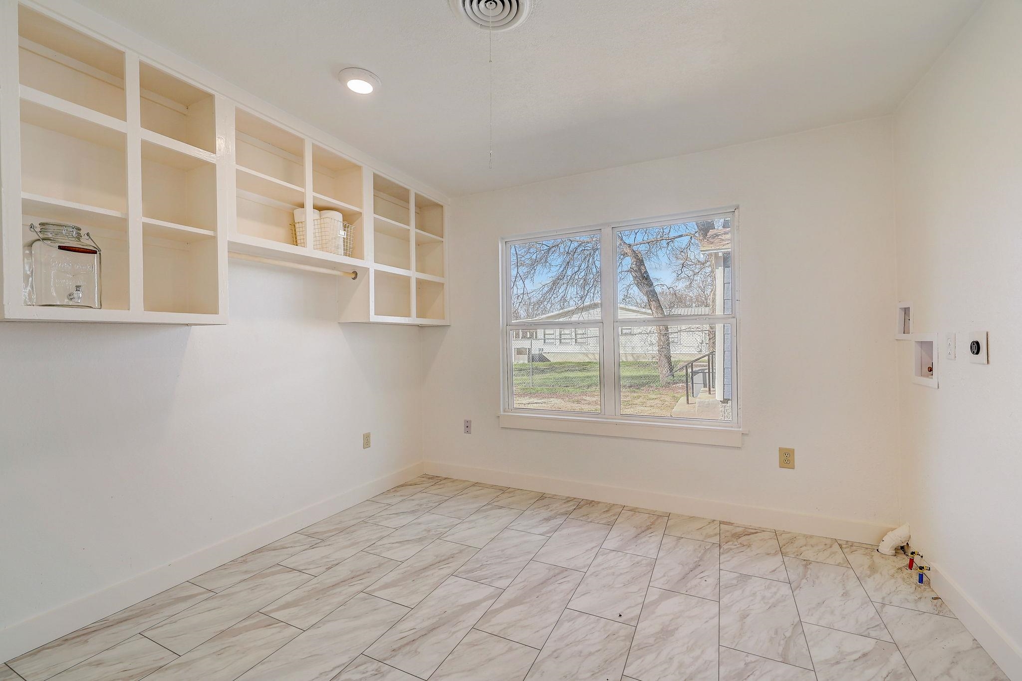 300 W Taggard Street