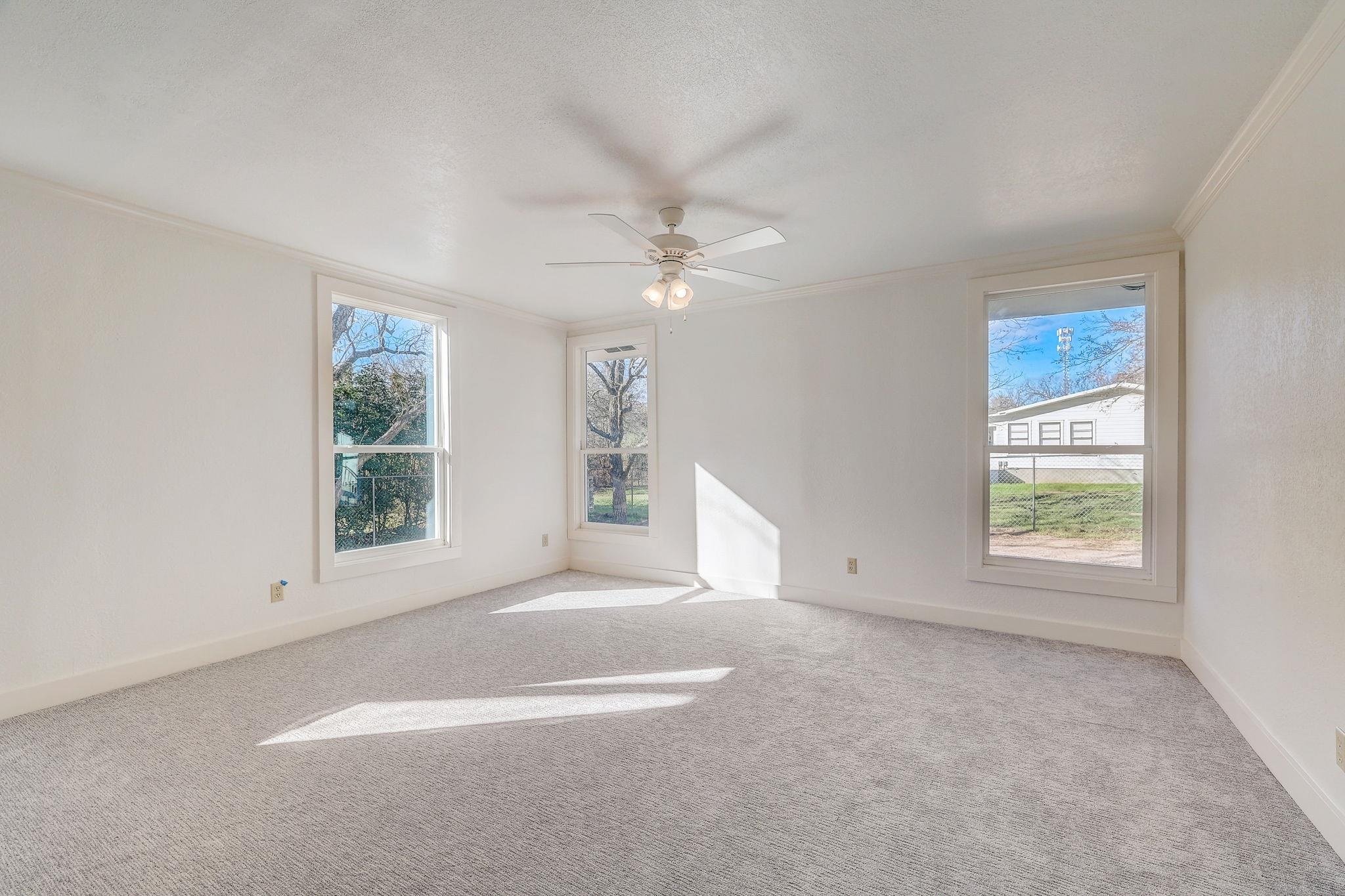 300 W Taggard Street