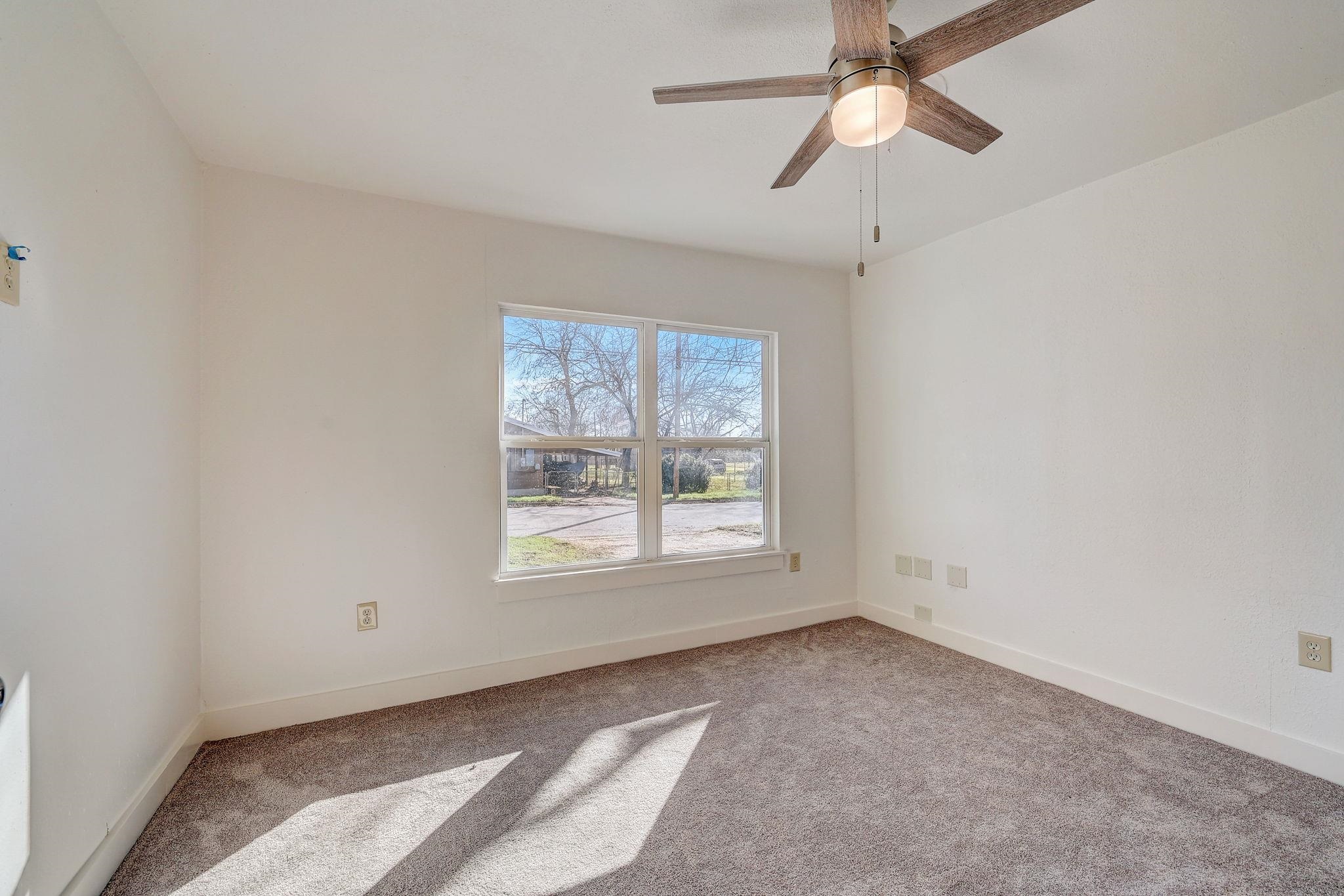 300 W Taggard Street