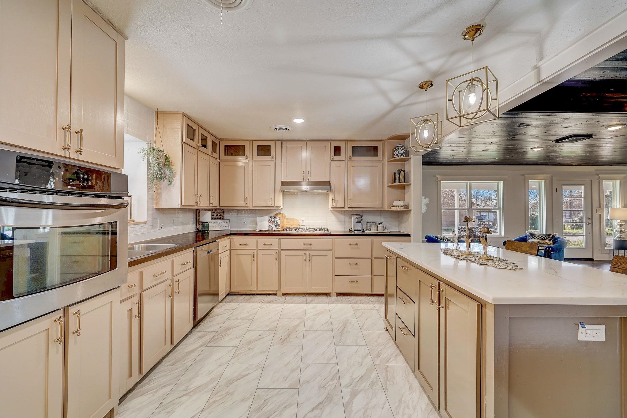 300 W Taggard Street