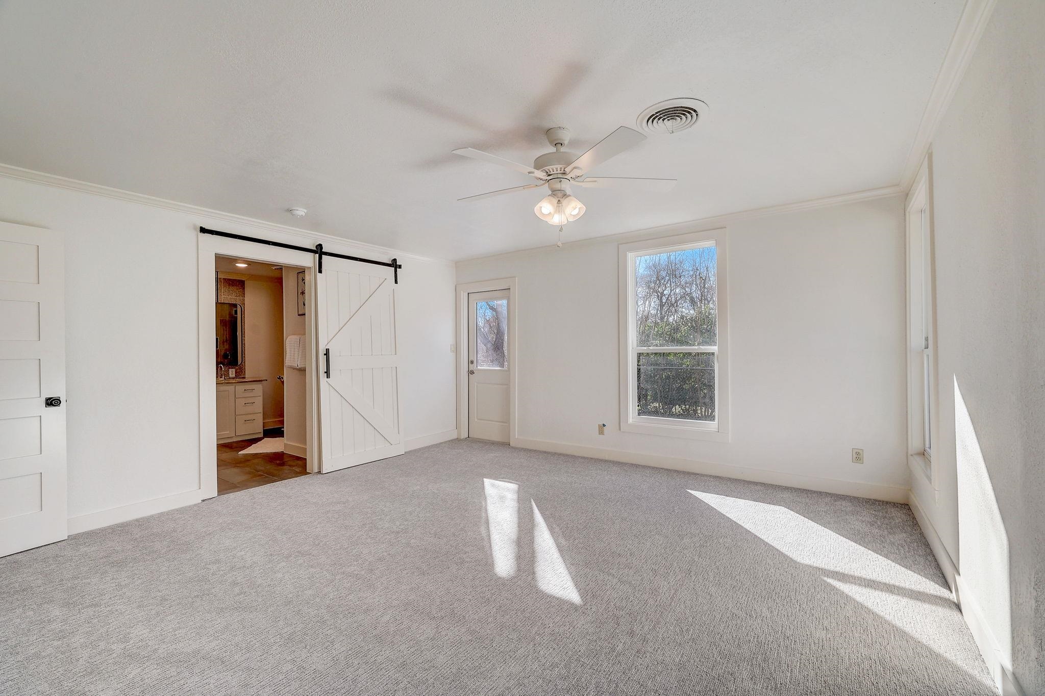 300 W Taggard Street